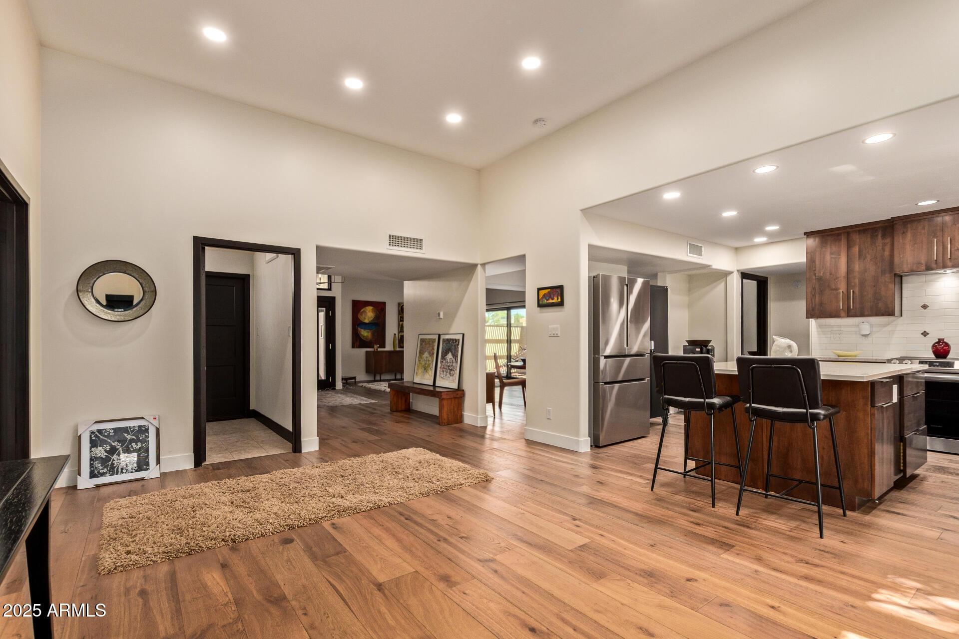 2111 W MARLETTE Avenue