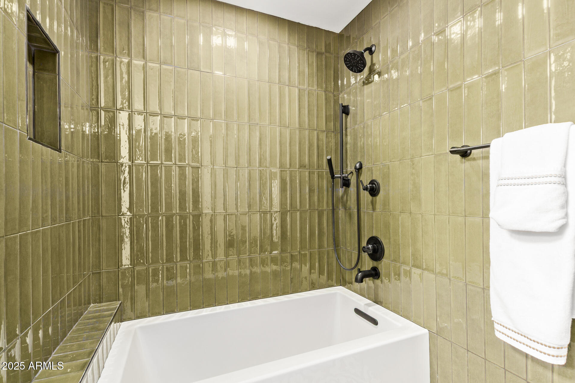 2111 W MARLETTE Avenue