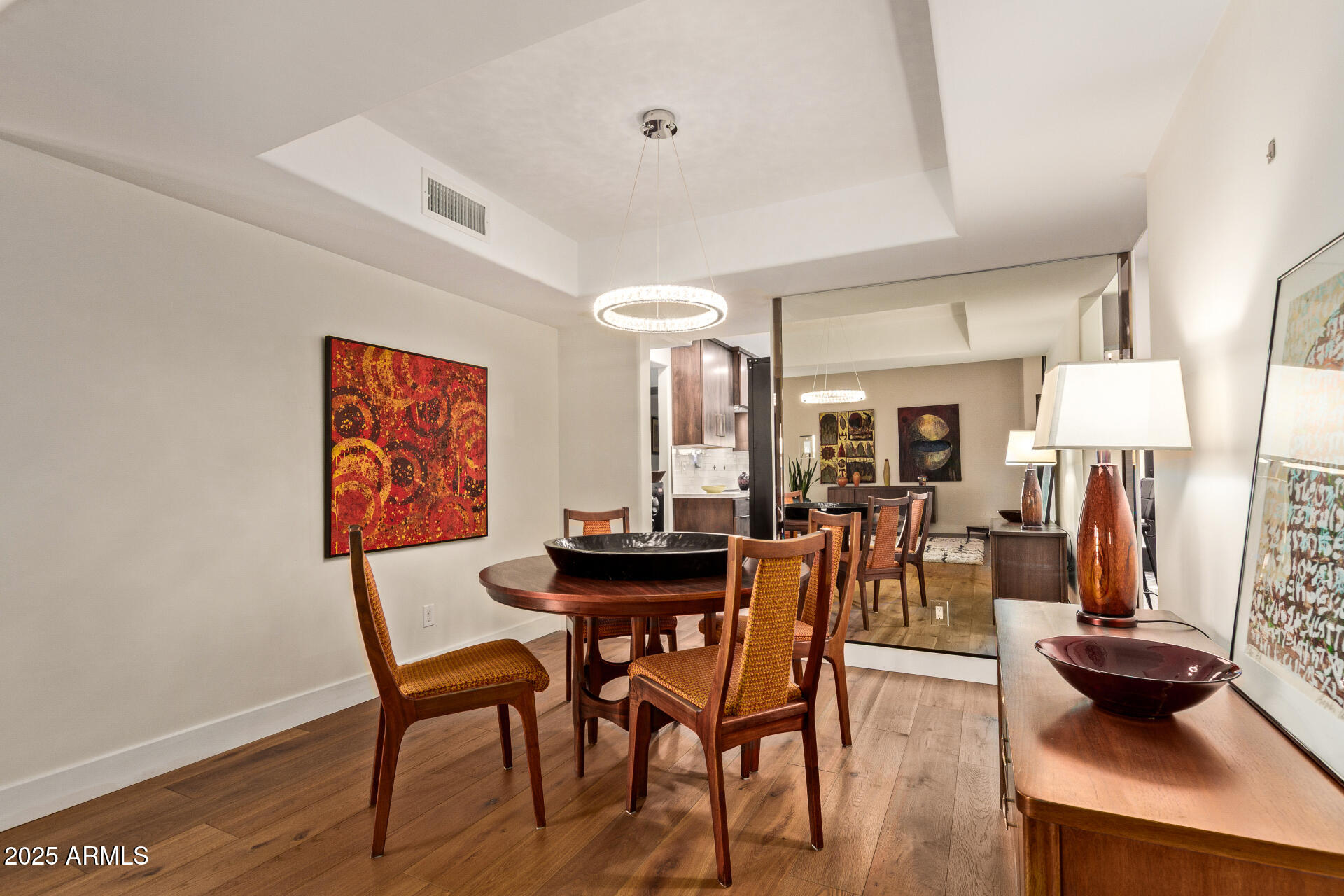 2111 W MARLETTE Avenue