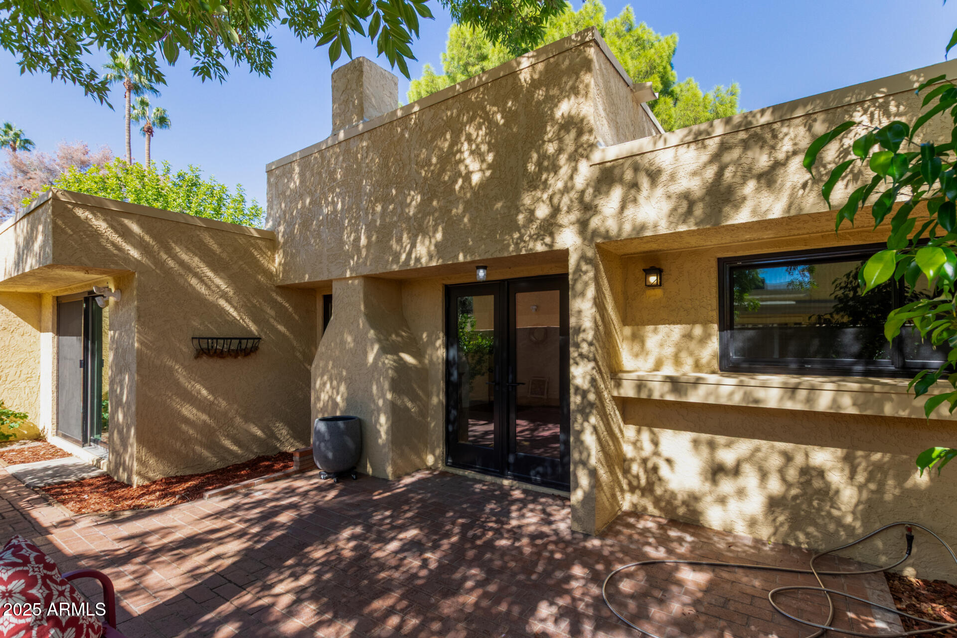 2111 W MARLETTE Avenue