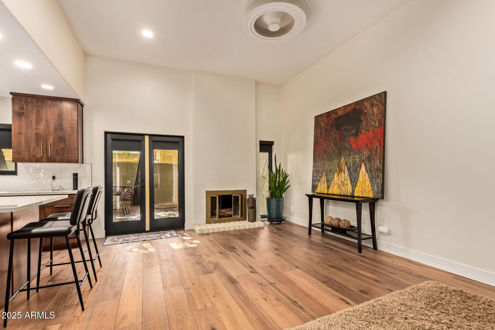 2111 W MARLETTE Avenue