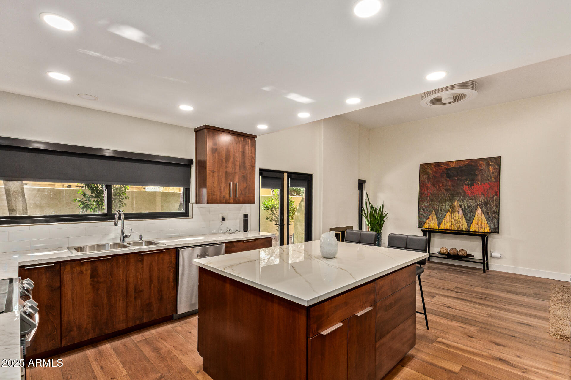 2111 W MARLETTE Avenue