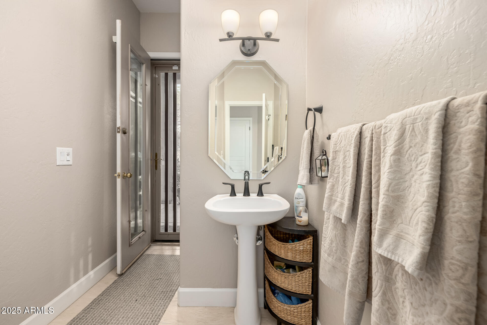 7492 E RED BIRD Road