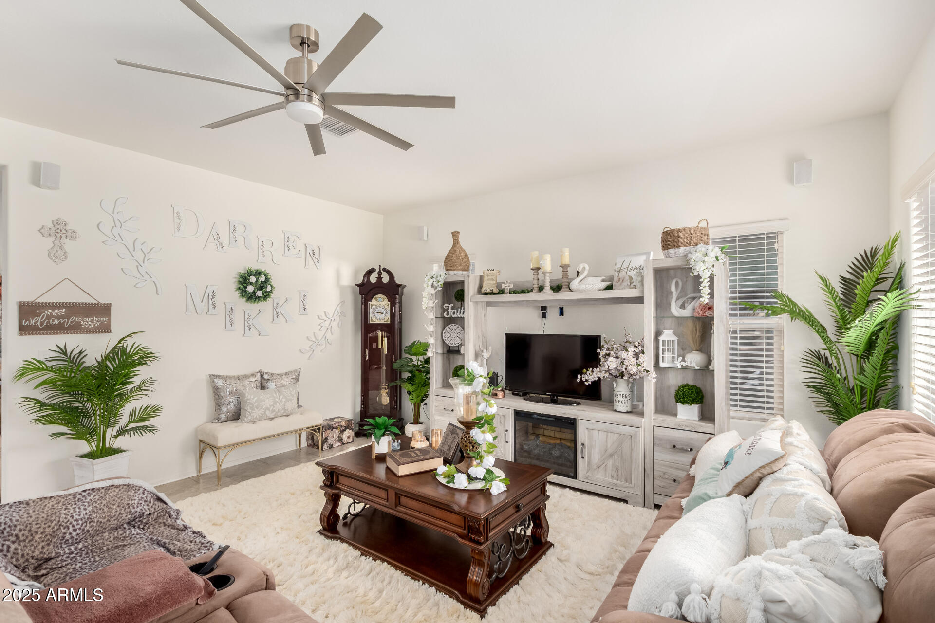 2665 E GILLCREST Road, Gilbert