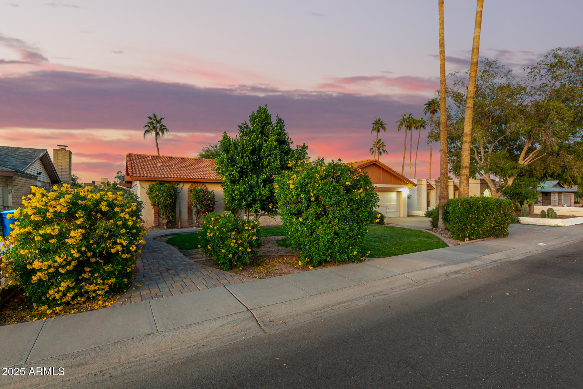 1832 E COLGATE Drive