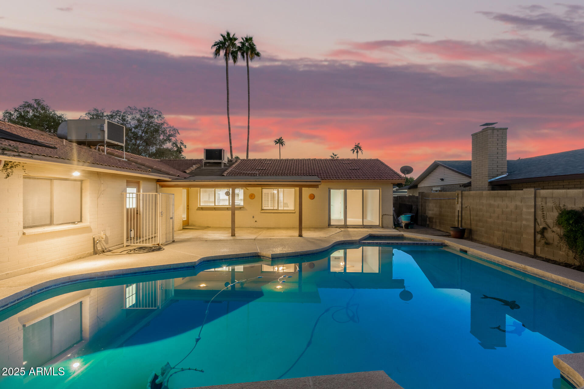 1832 E COLGATE Drive