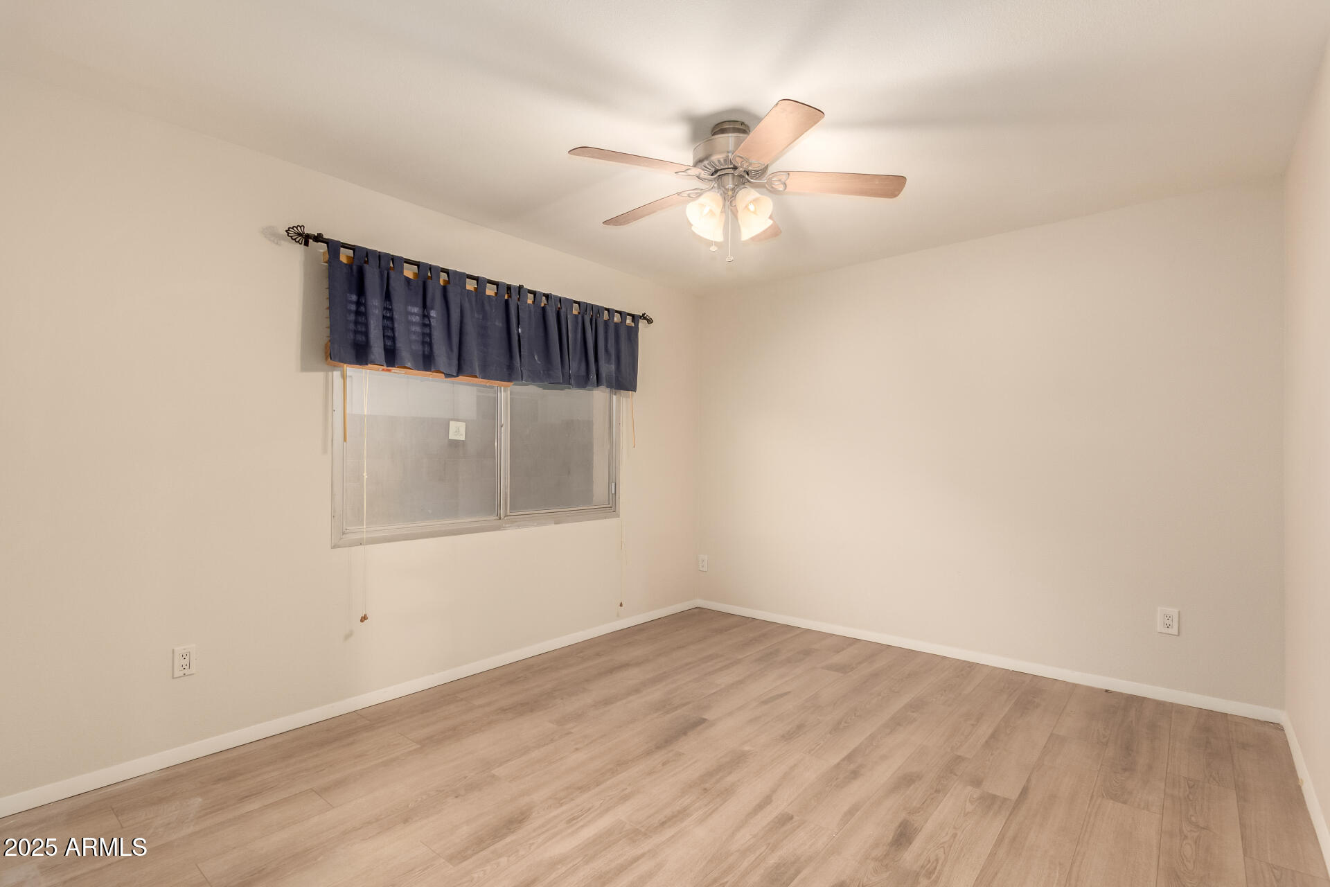 1832 E COLGATE Drive