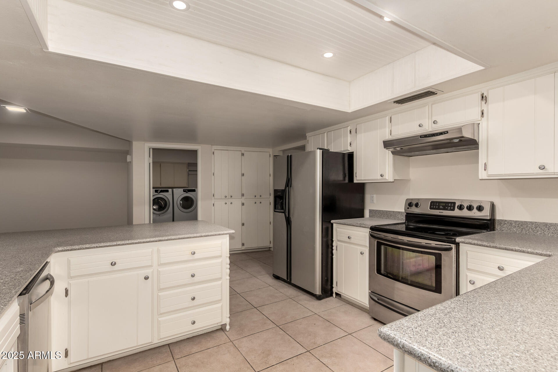 1832 E COLGATE Drive