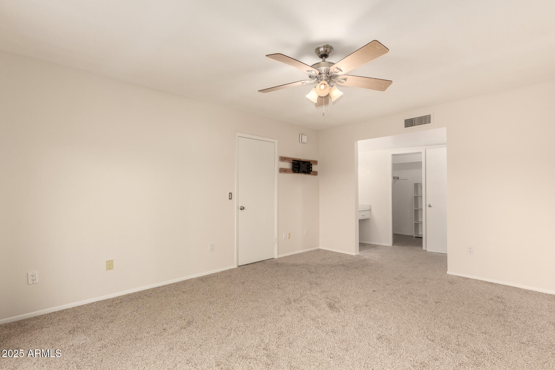 1832 E COLGATE Drive