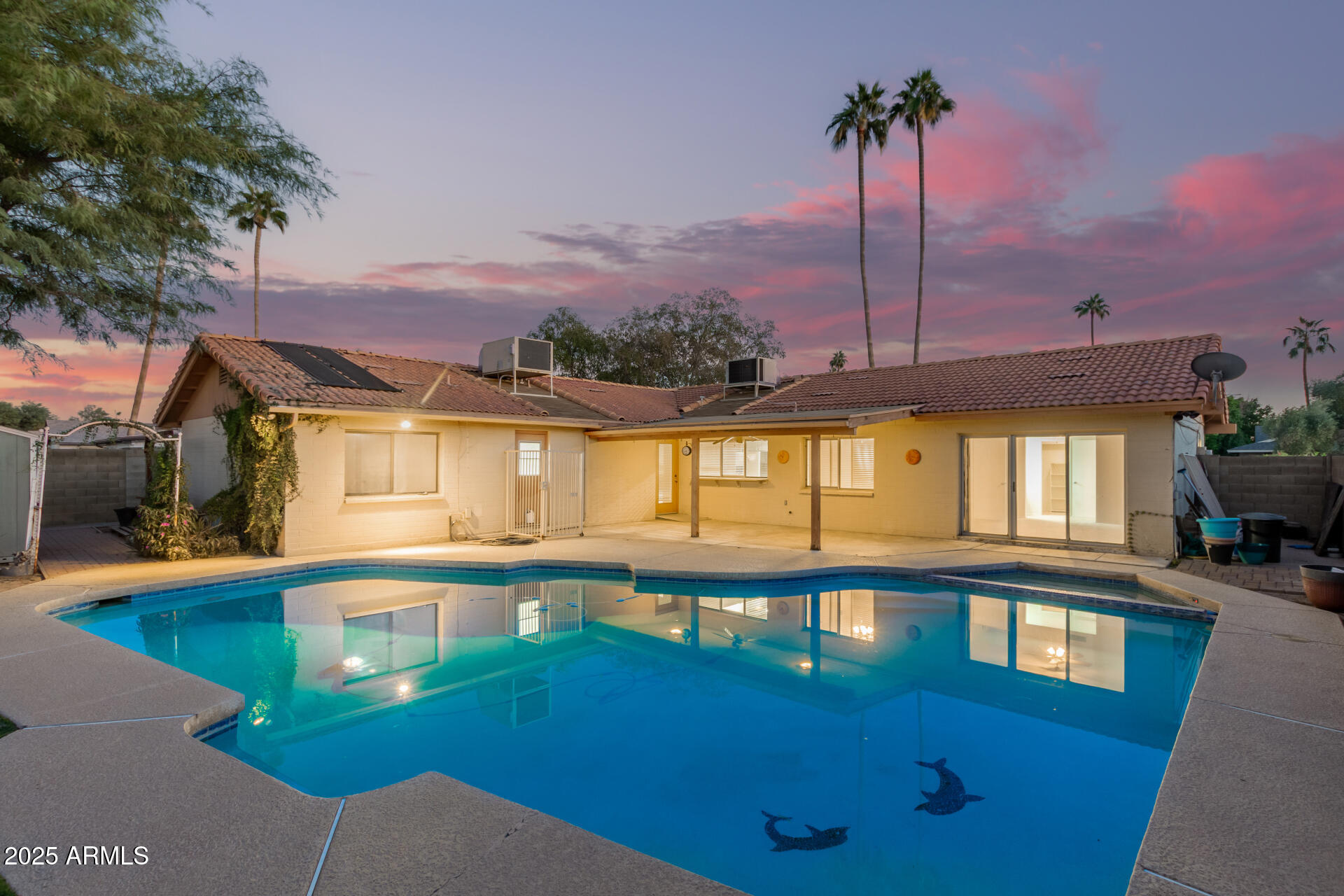 1832 E COLGATE Drive