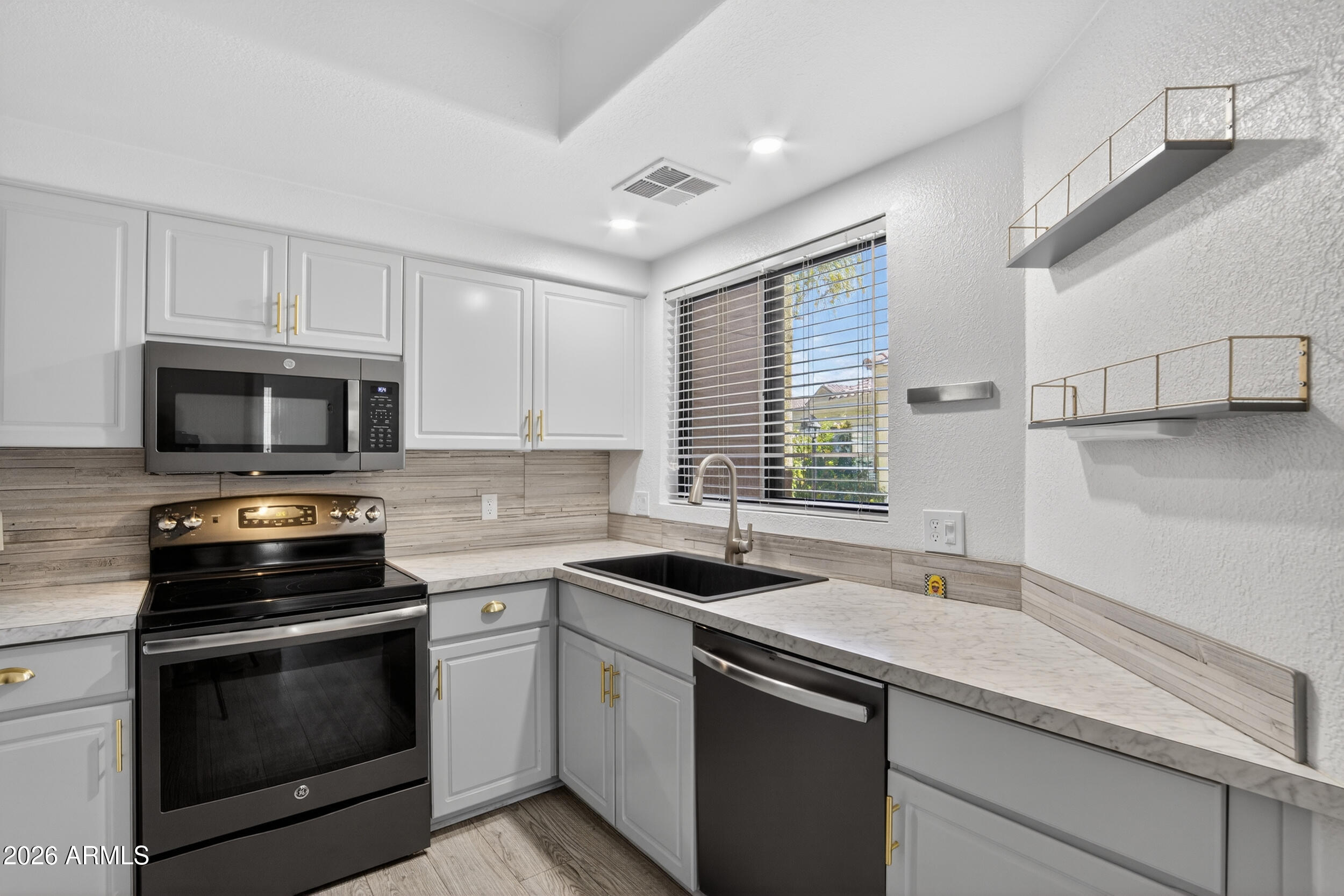 7575 E INDIAN BEND Road, 1055