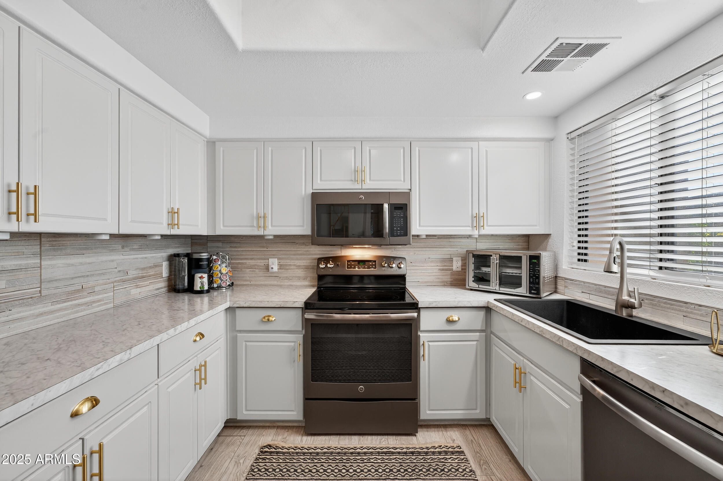 7575 E INDIAN BEND Road, 1055