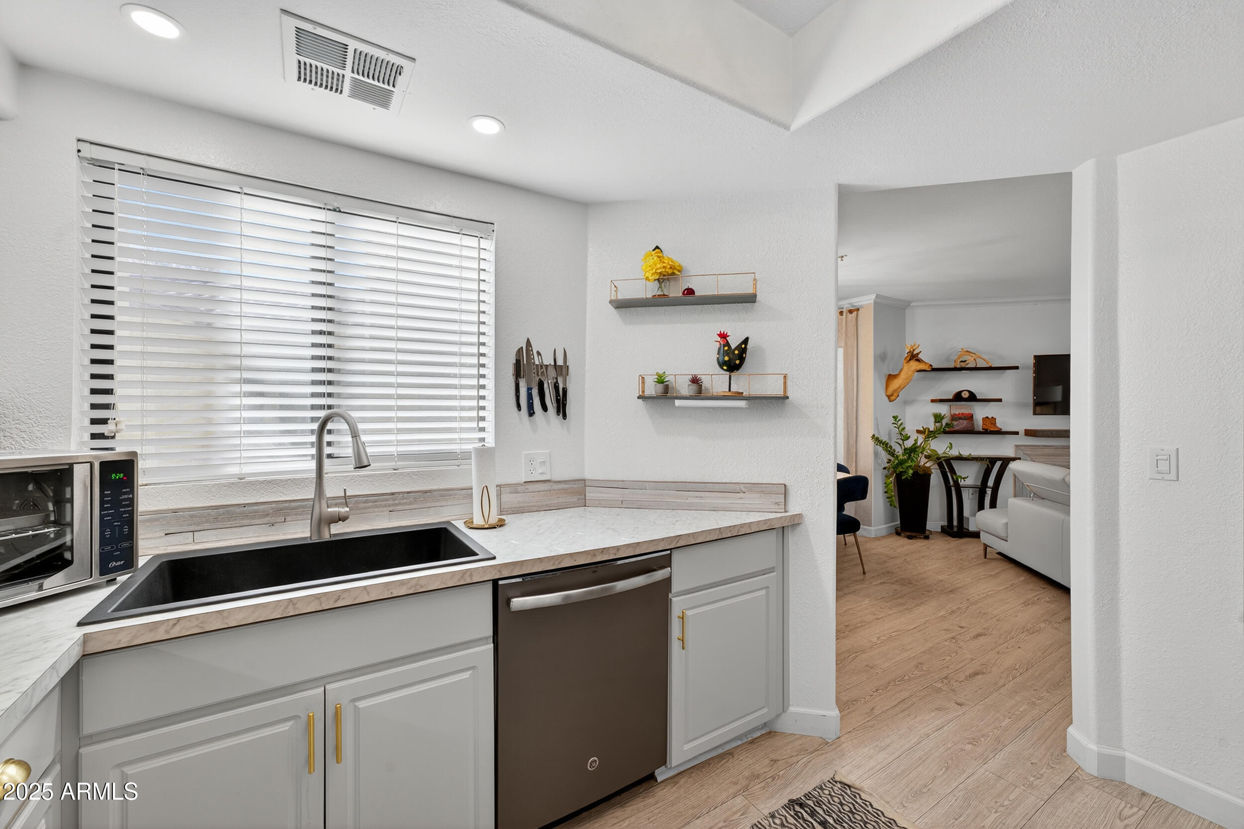 7575 E INDIAN BEND Road, 1055