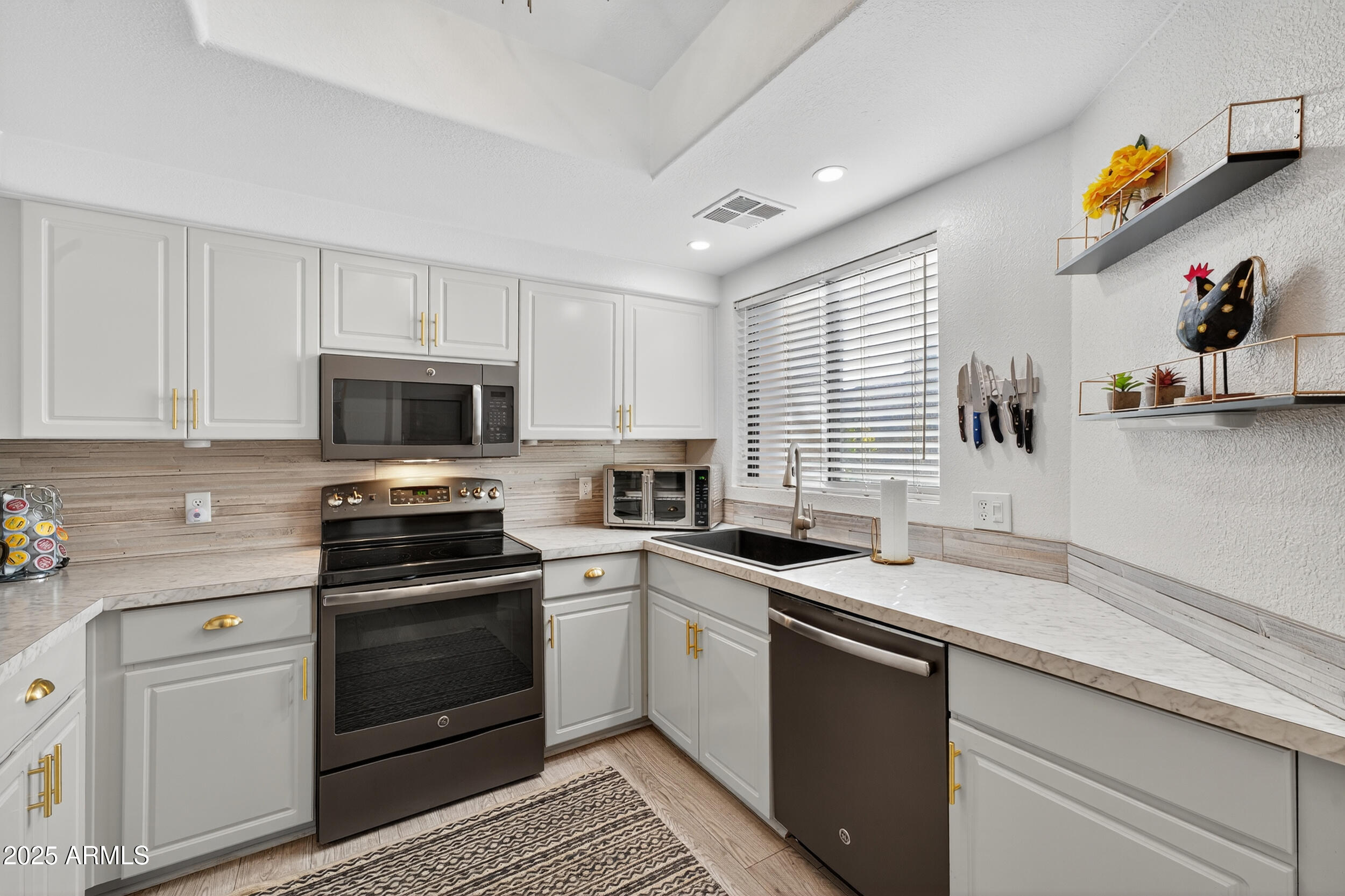 7575 E INDIAN BEND Road, 1055