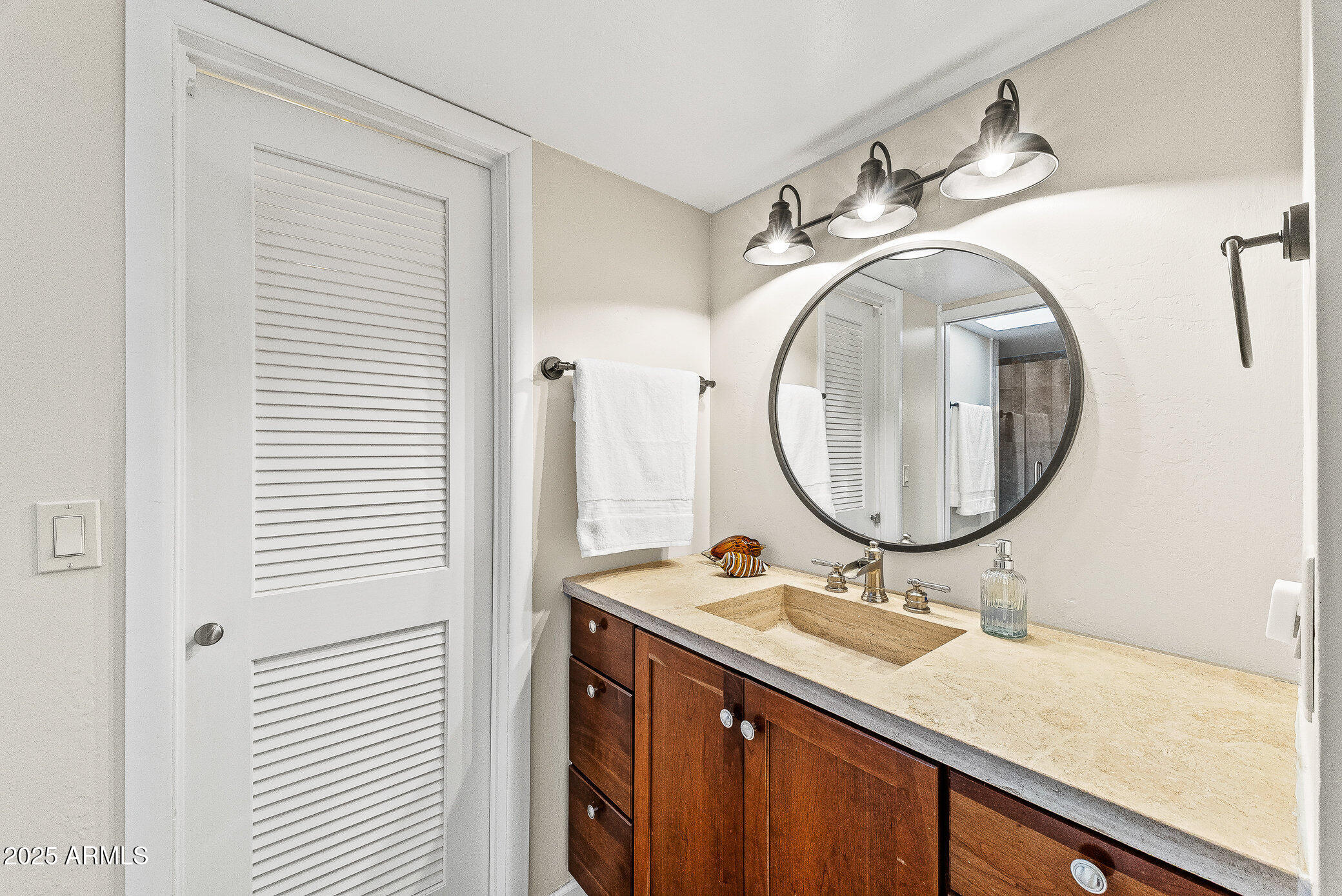 6159 E INDIAN SCHOOL Road 104