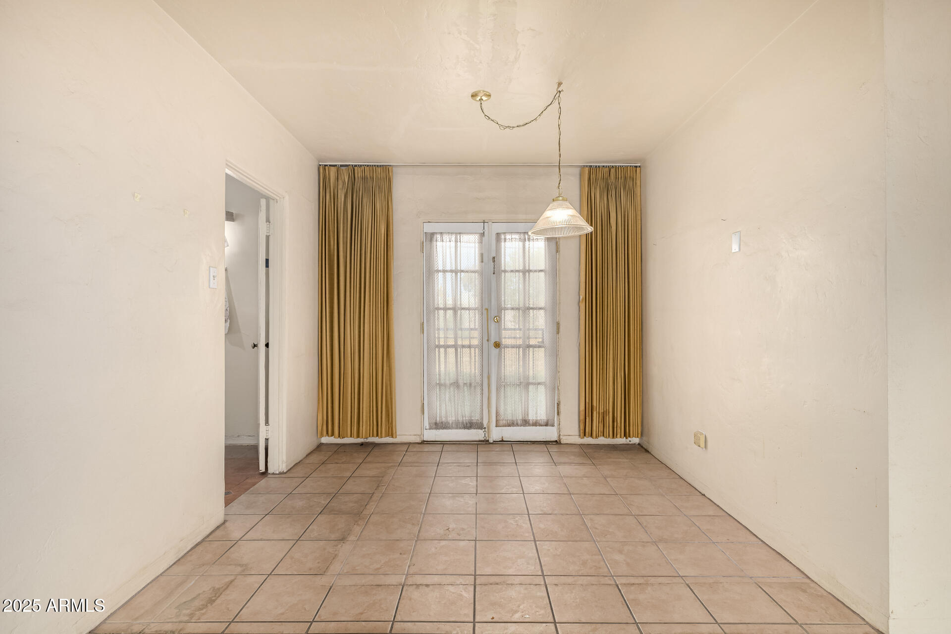 1712 W WELDON Avenue