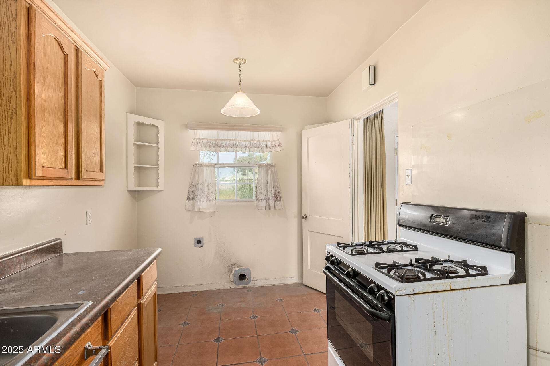 1712 W WELDON Avenue