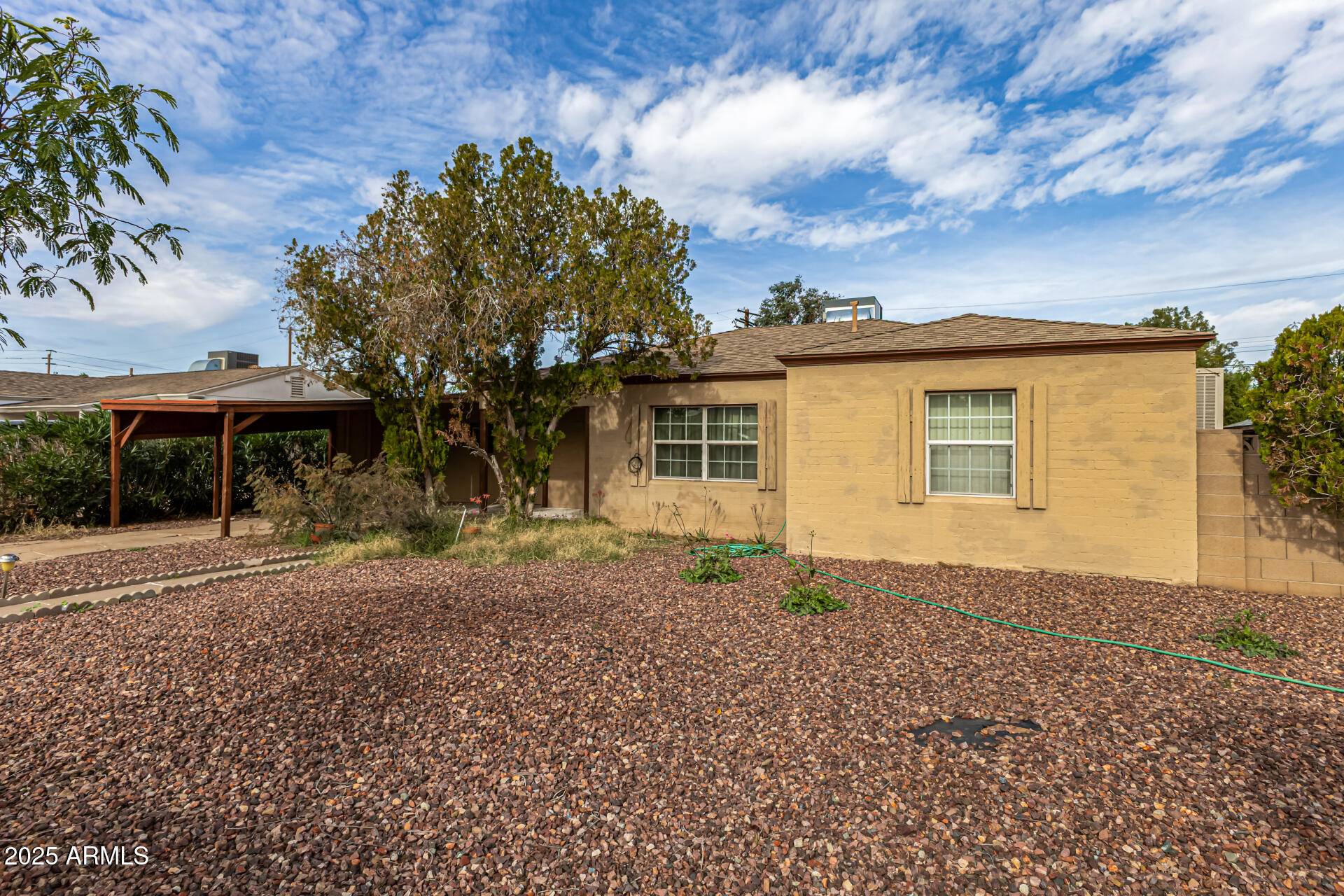 1712 W WELDON Avenue