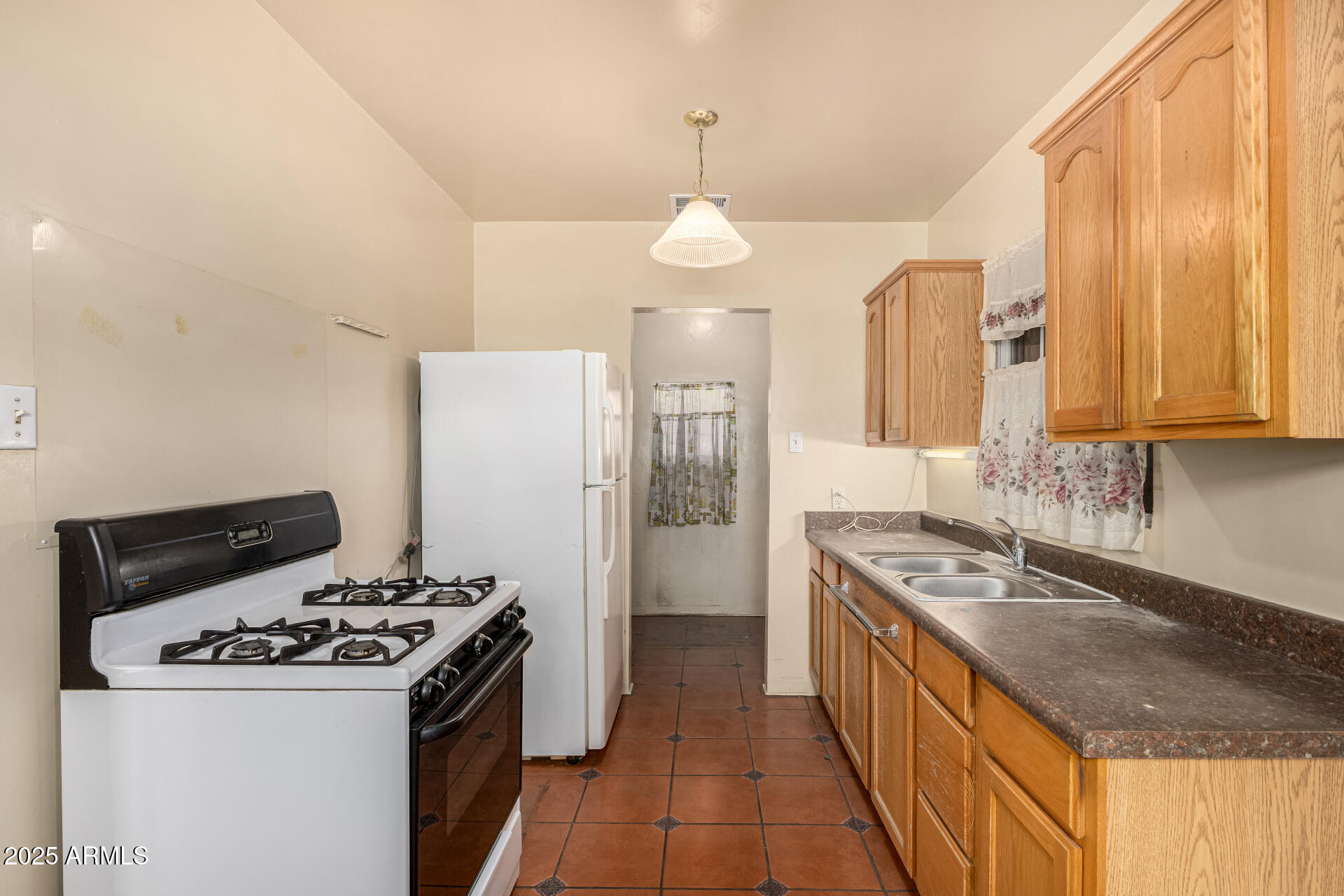 1712 W WELDON Avenue