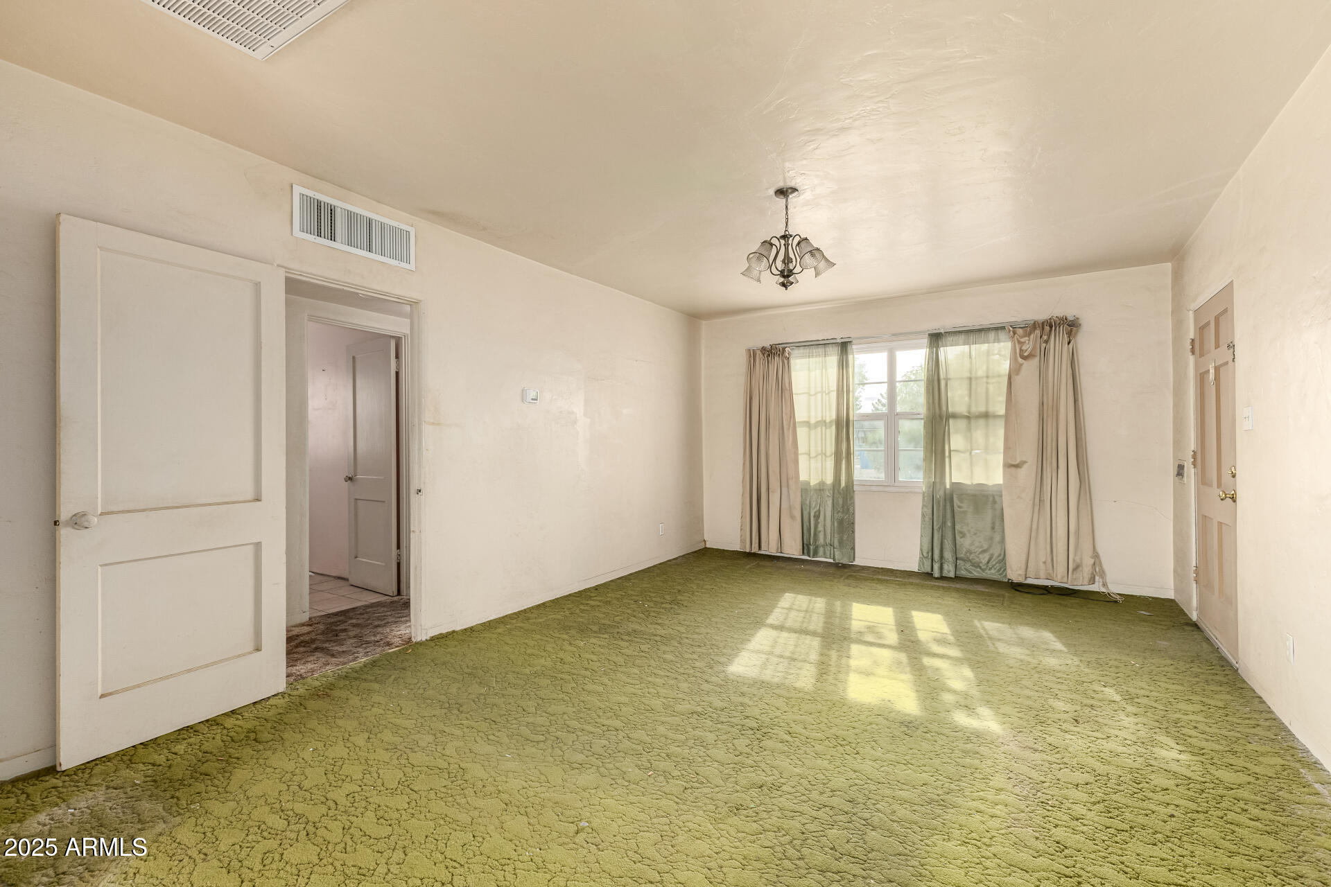 1712 W WELDON Avenue