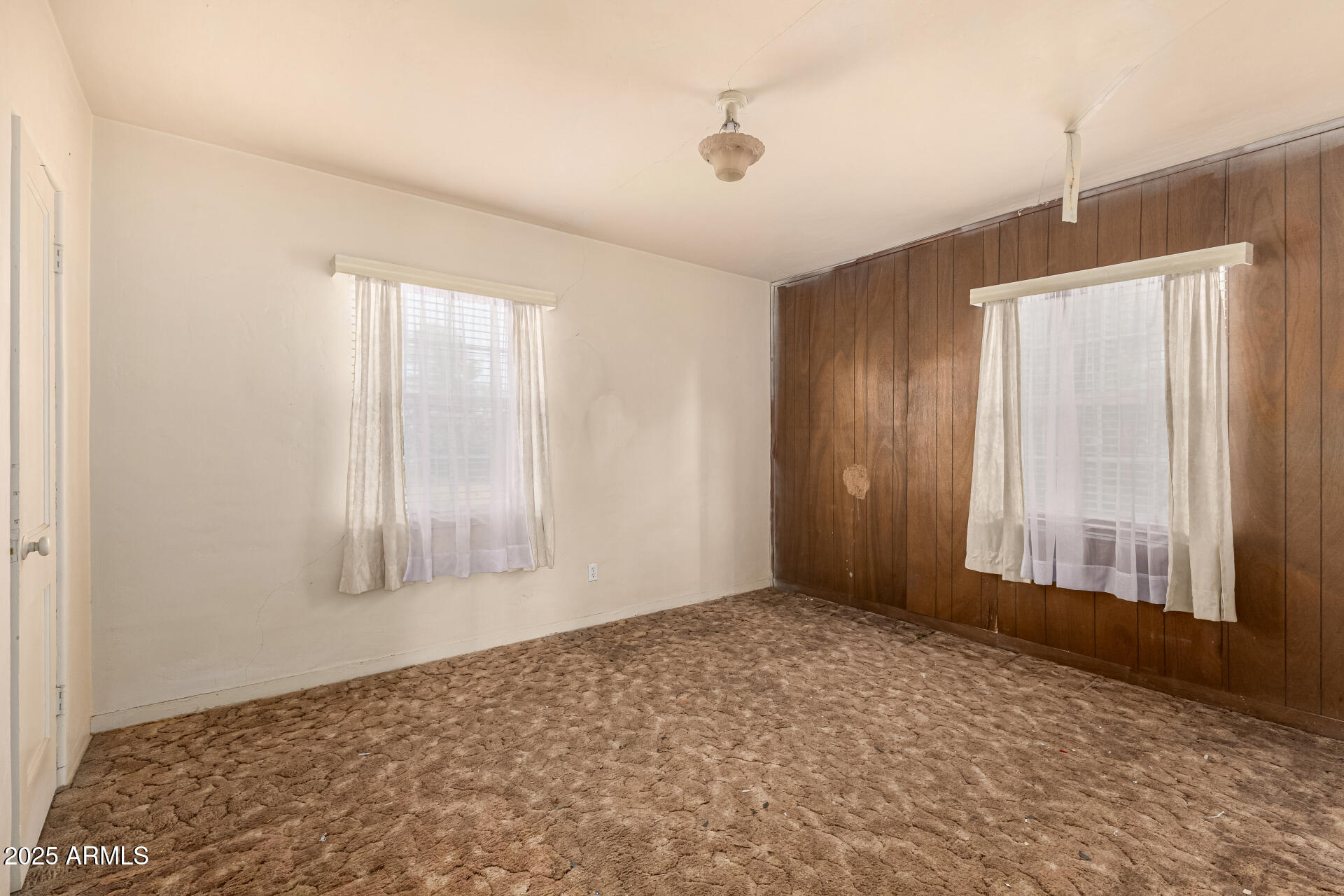 1712 W WELDON Avenue