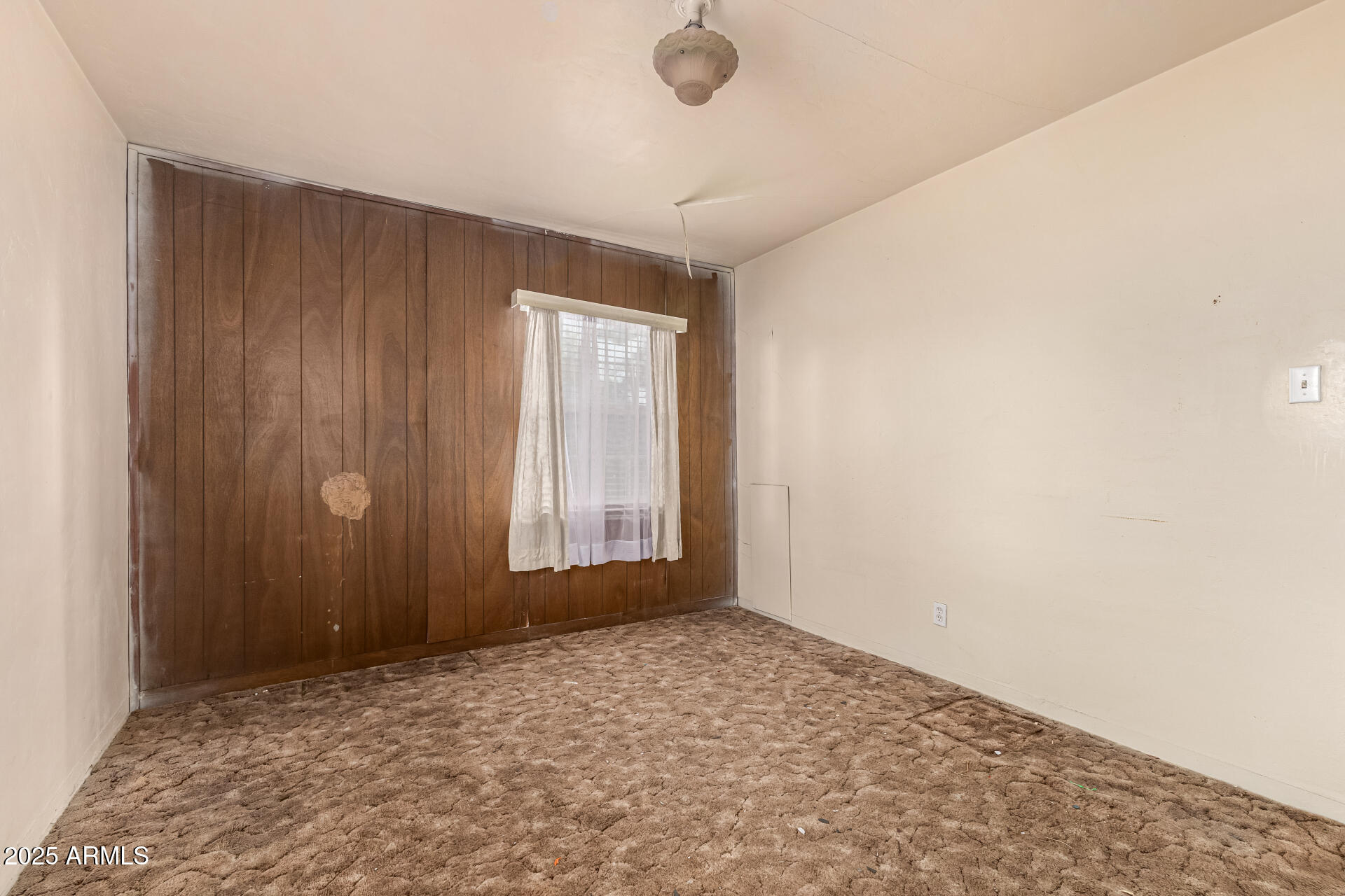 1712 W WELDON Avenue