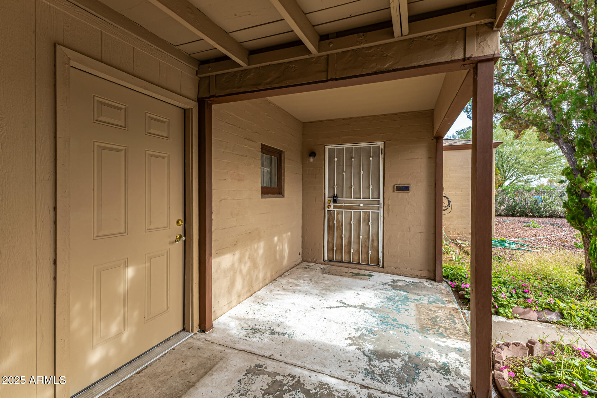 1712 W WELDON Avenue