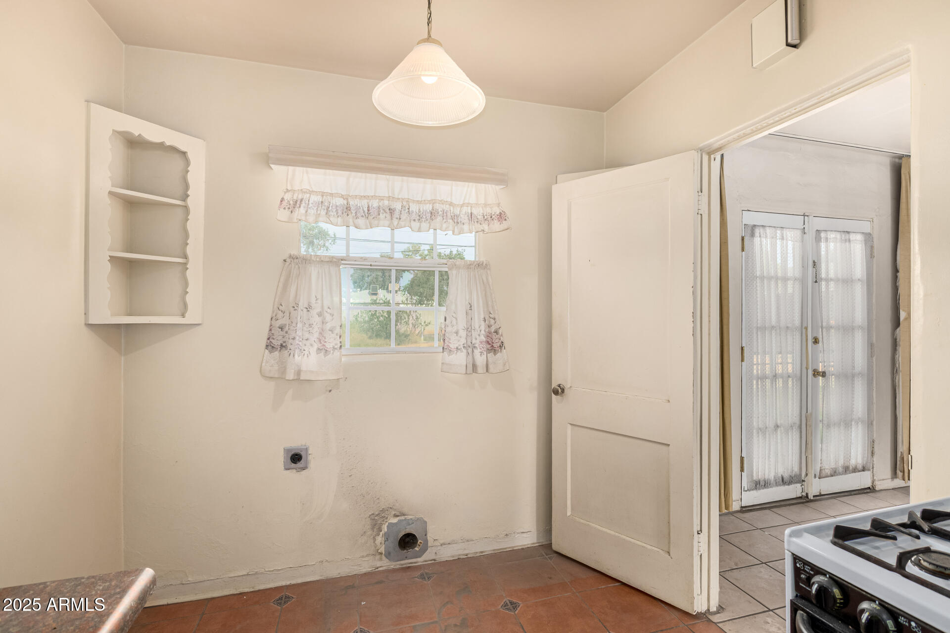 1712 W WELDON Avenue