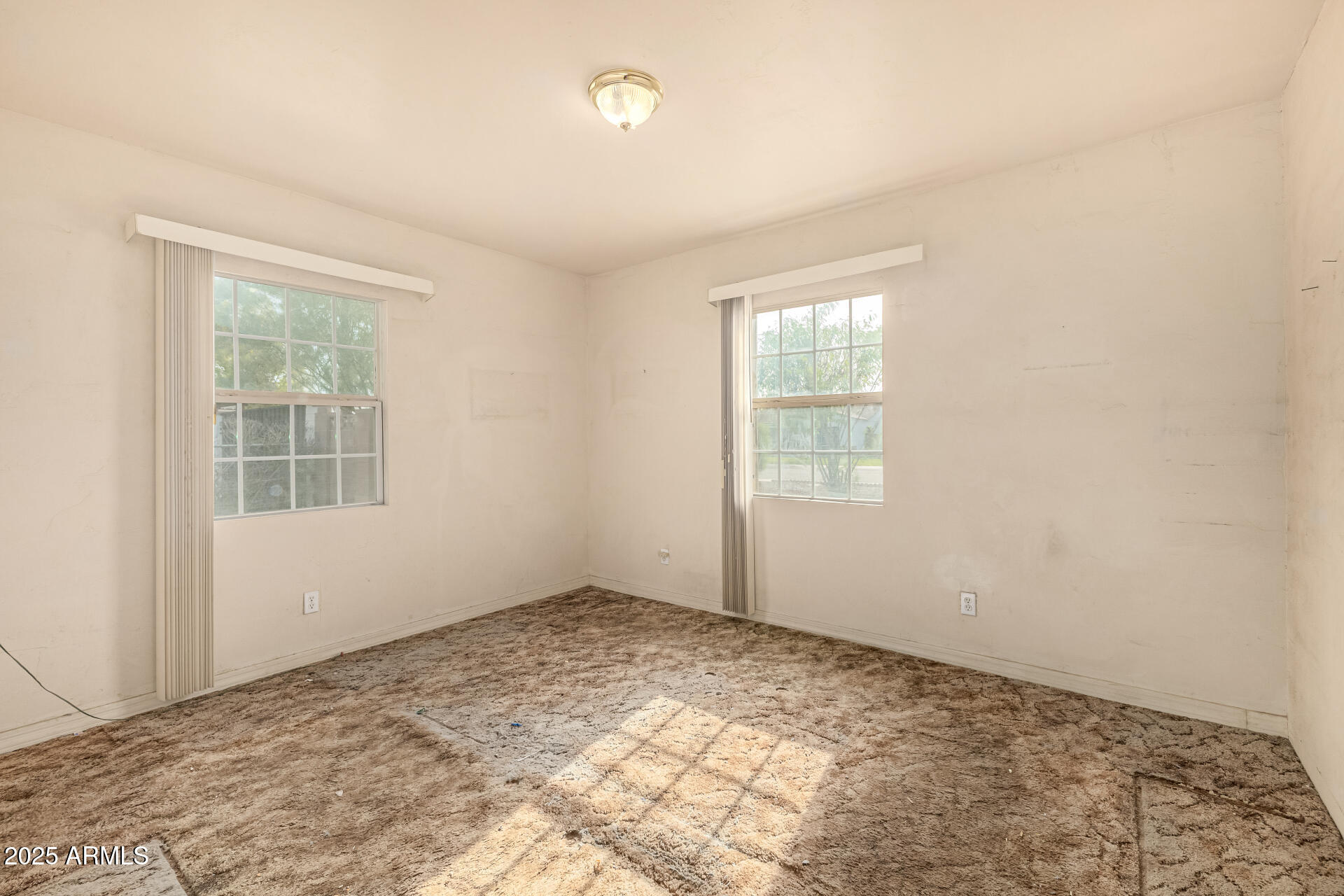 1712 W WELDON Avenue