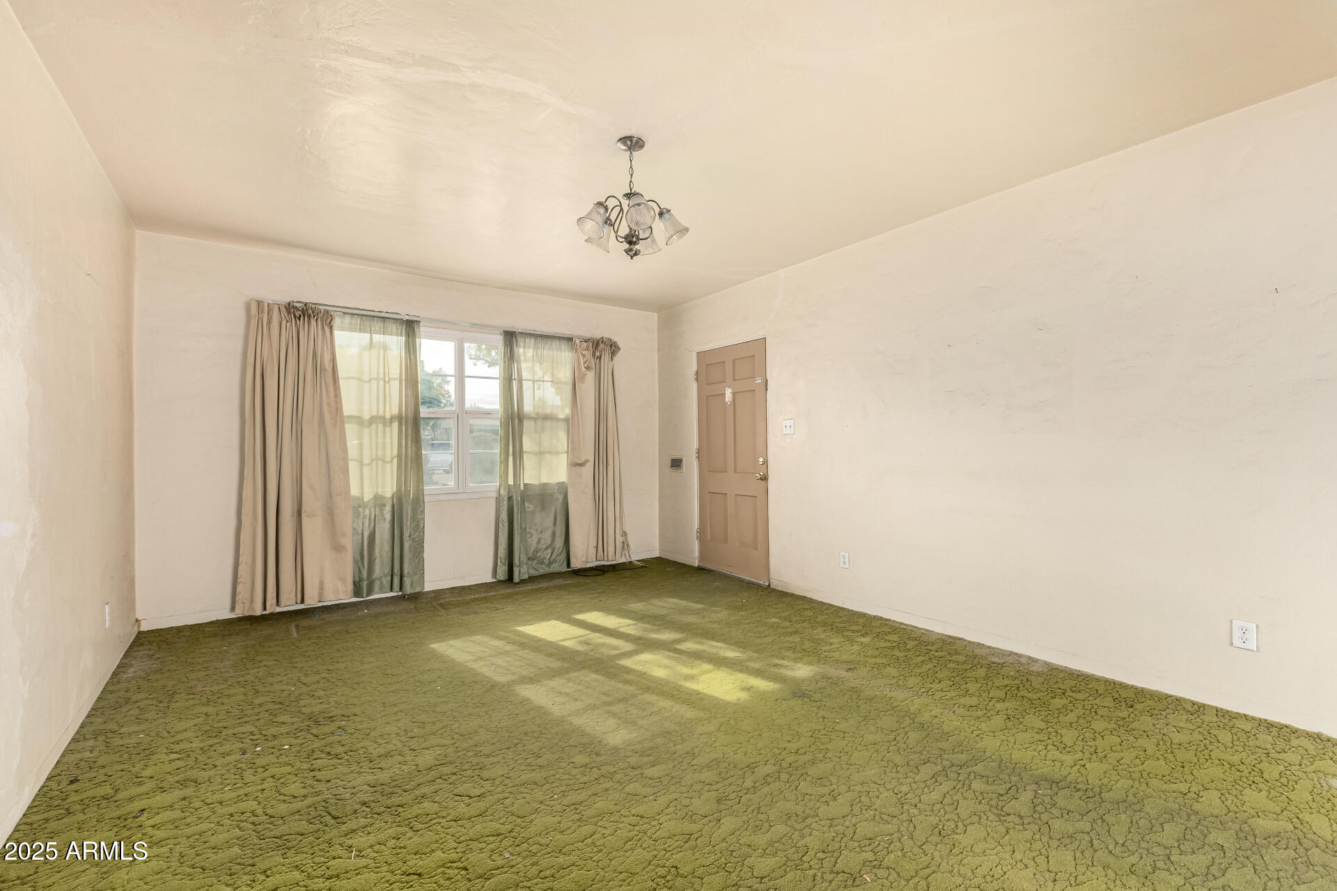 1712 W WELDON Avenue