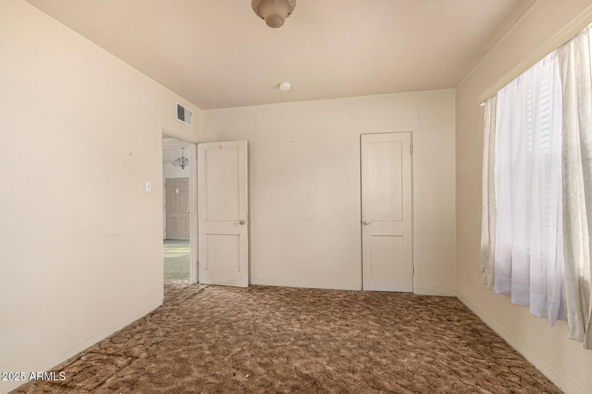 1712 W WELDON Avenue