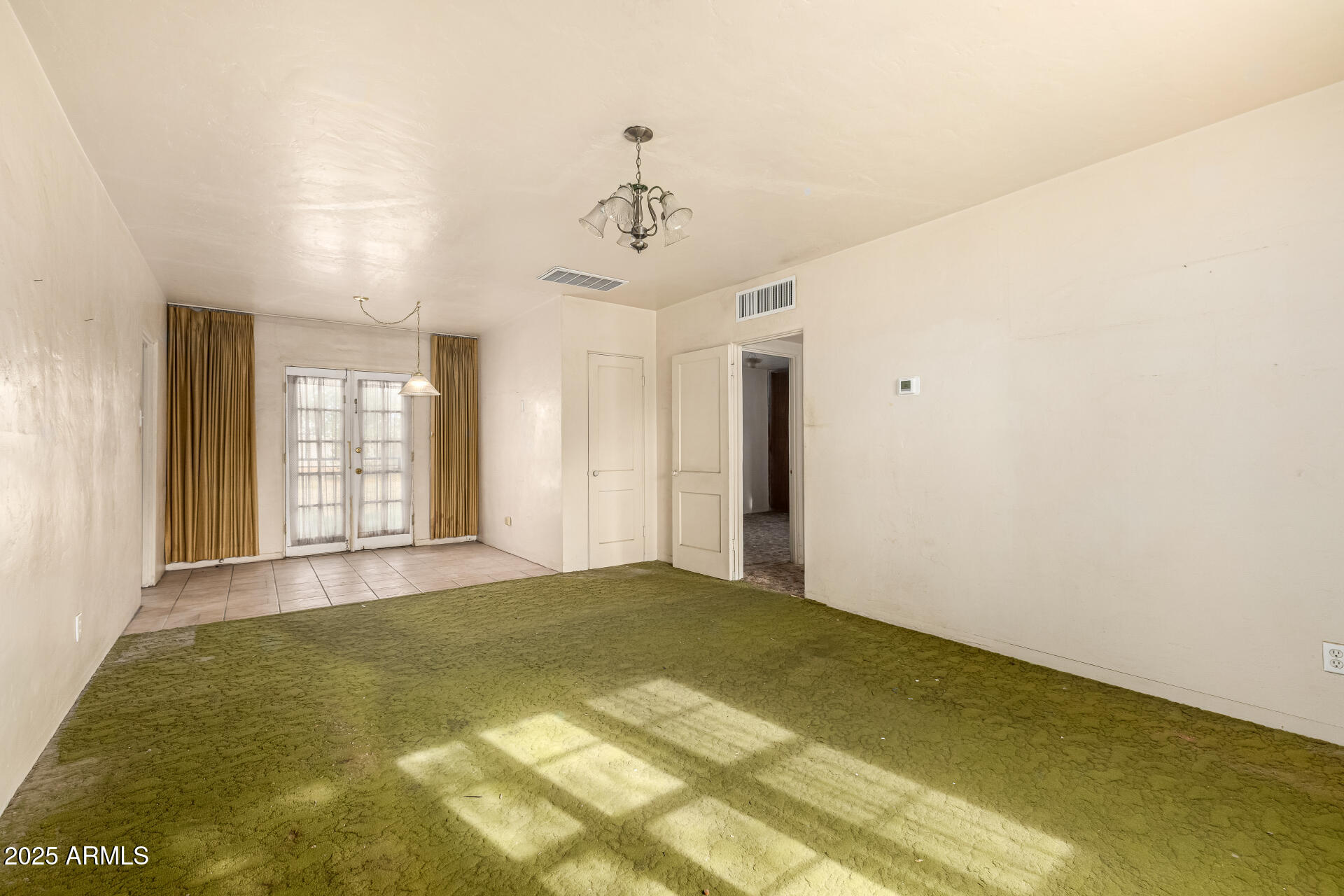 1712 W WELDON Avenue