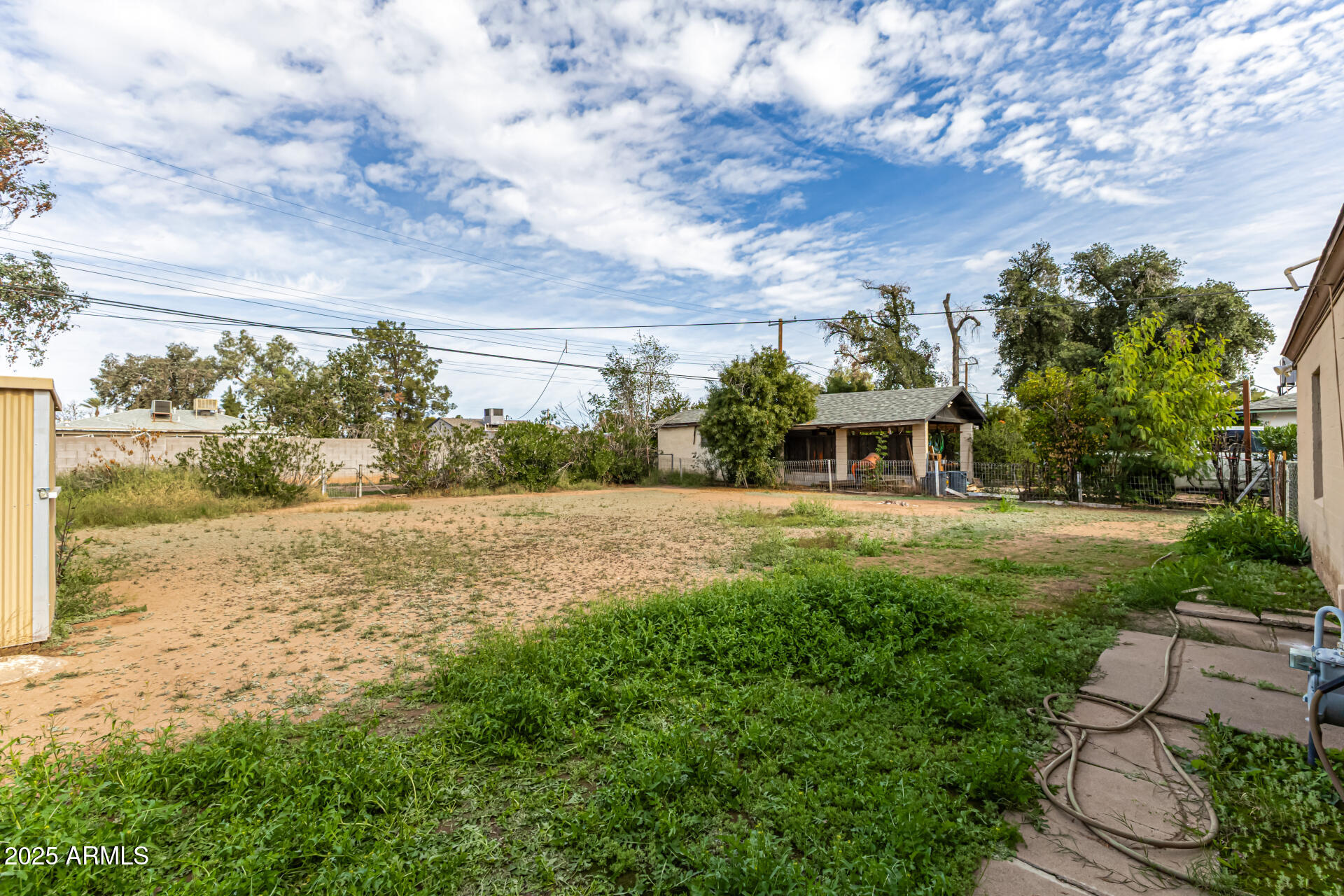 1712 W WELDON Avenue