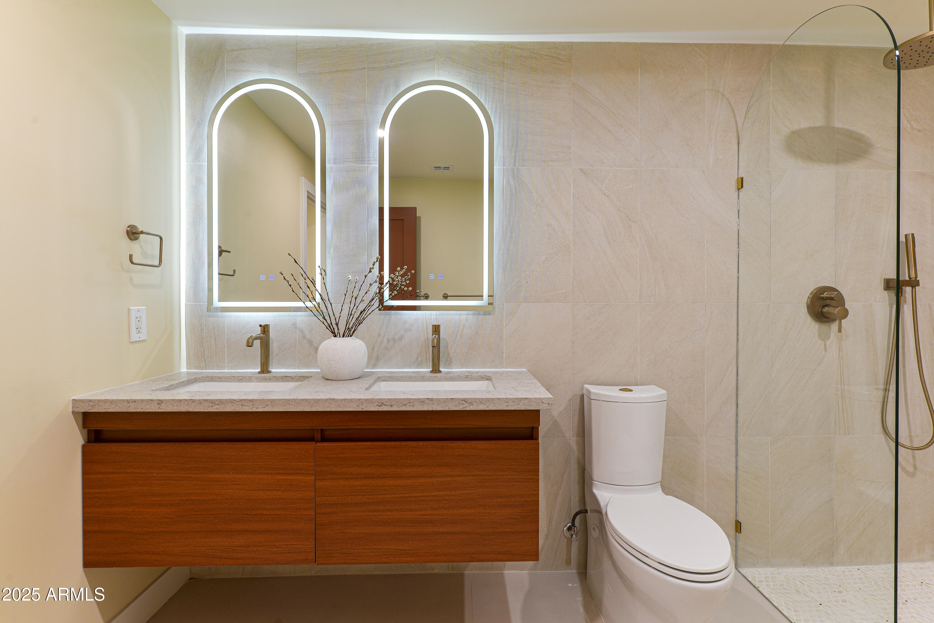 8532 E SAN MIGUEL Avenue