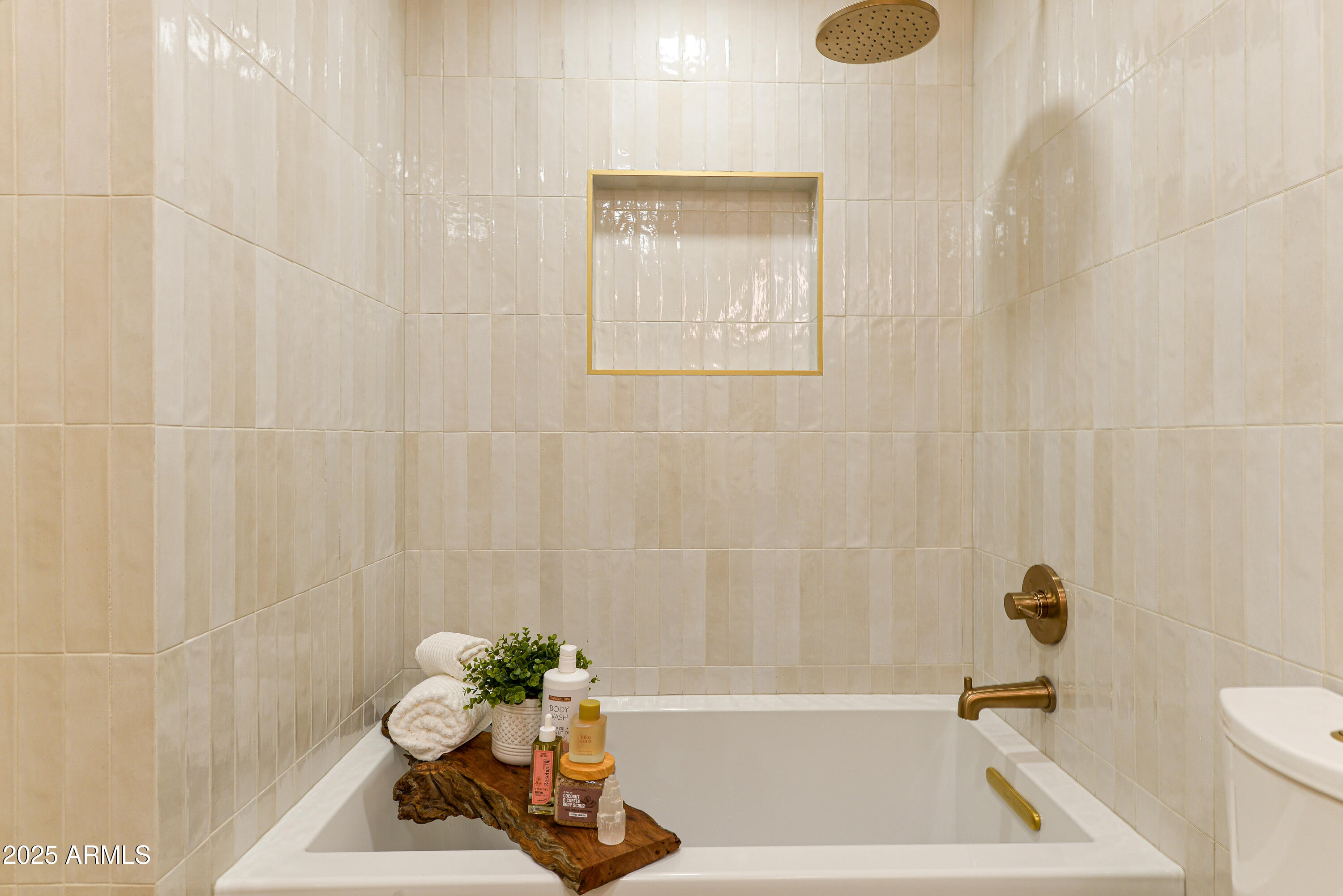 8532 E SAN MIGUEL Avenue