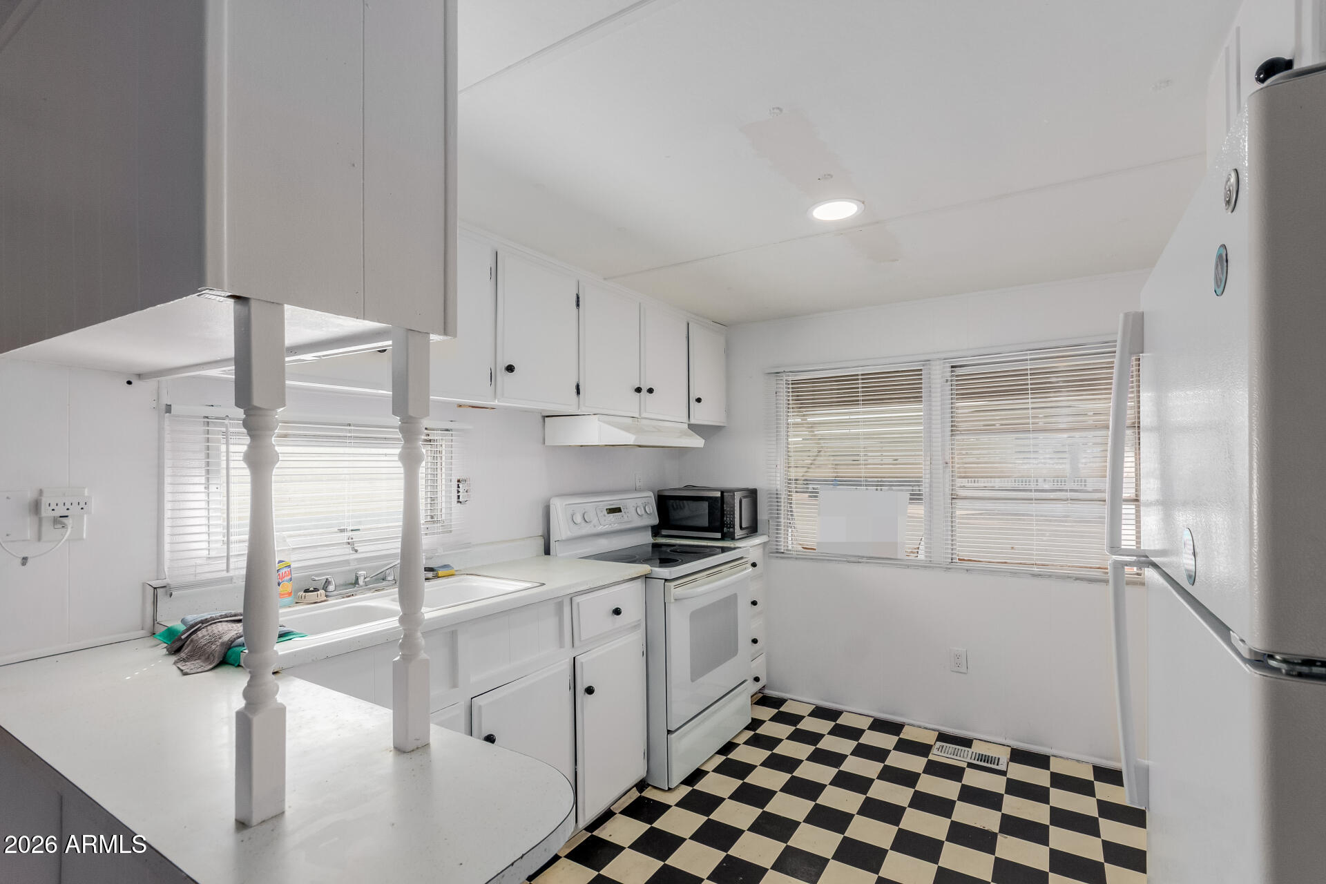 2434 E Main Street 123