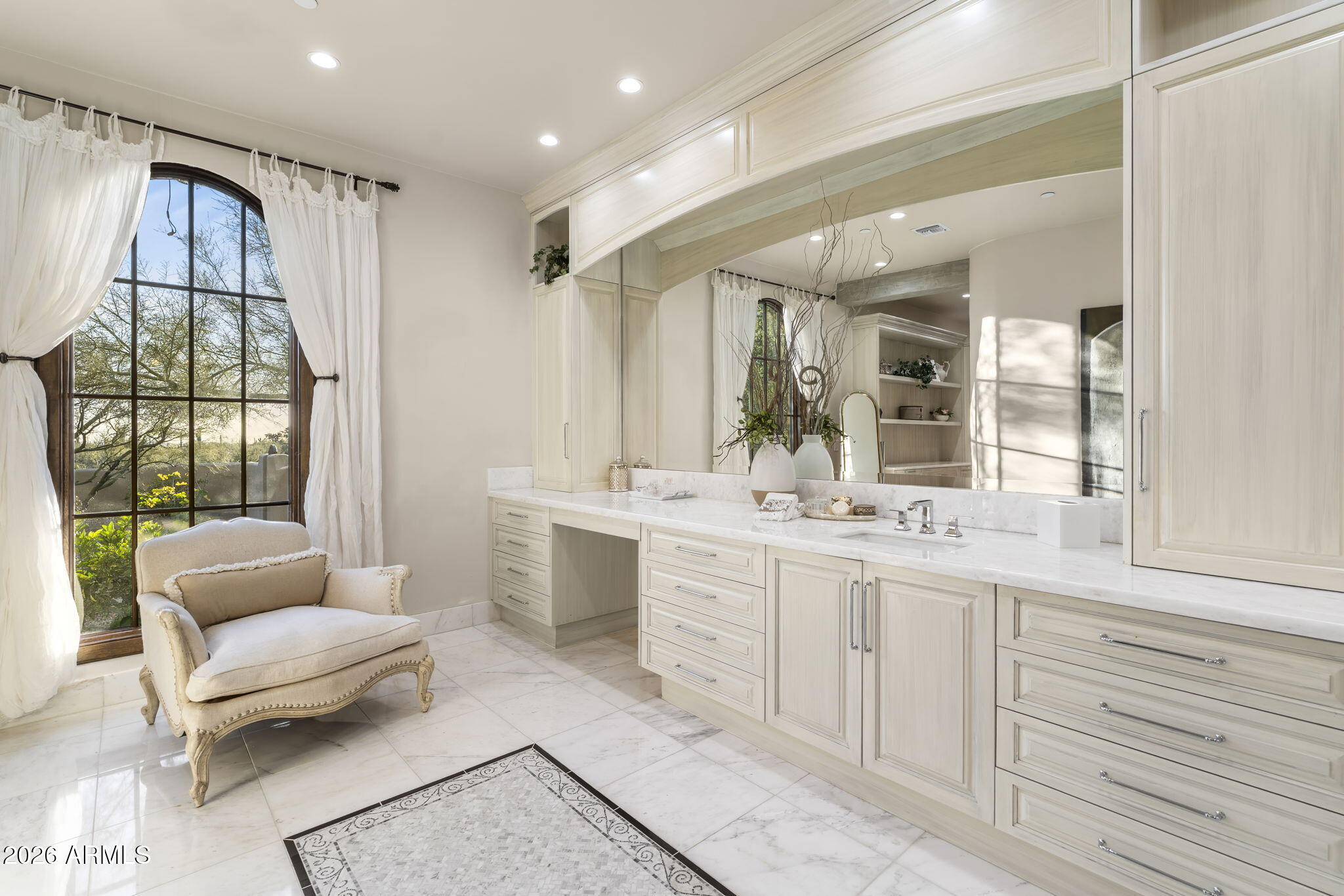 8449 E Dixileta Drive