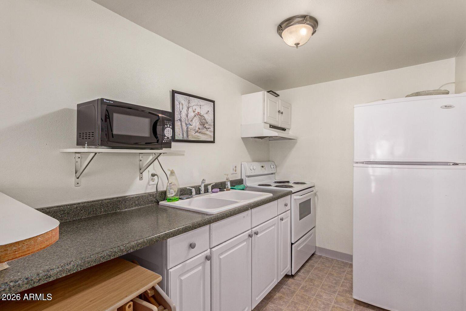 1320 E BETHANY HOME Road 86