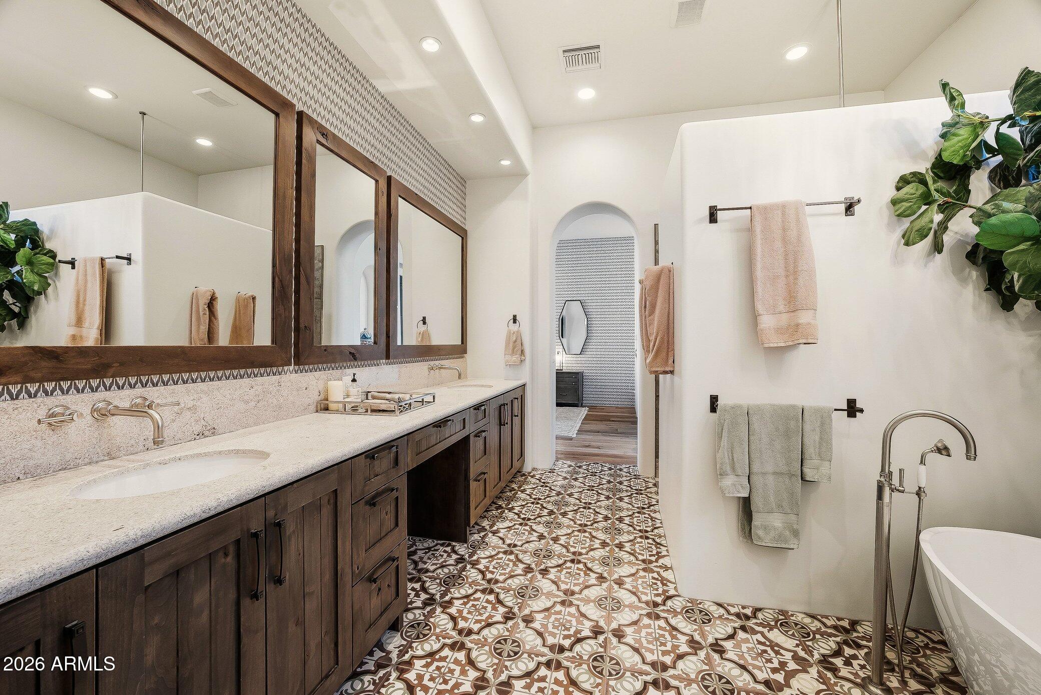 10489 E GREYTHORN Drive