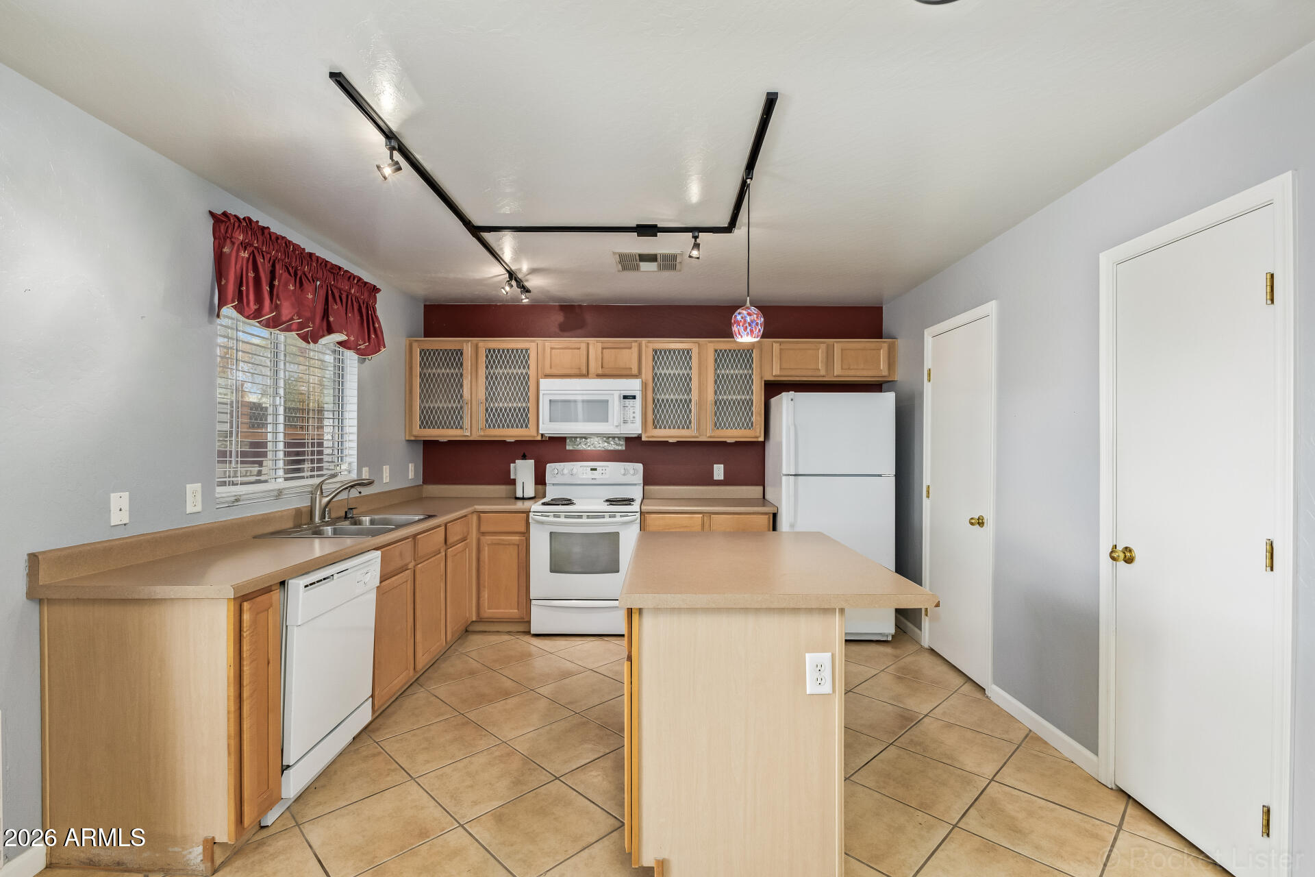 602 E COLT Court