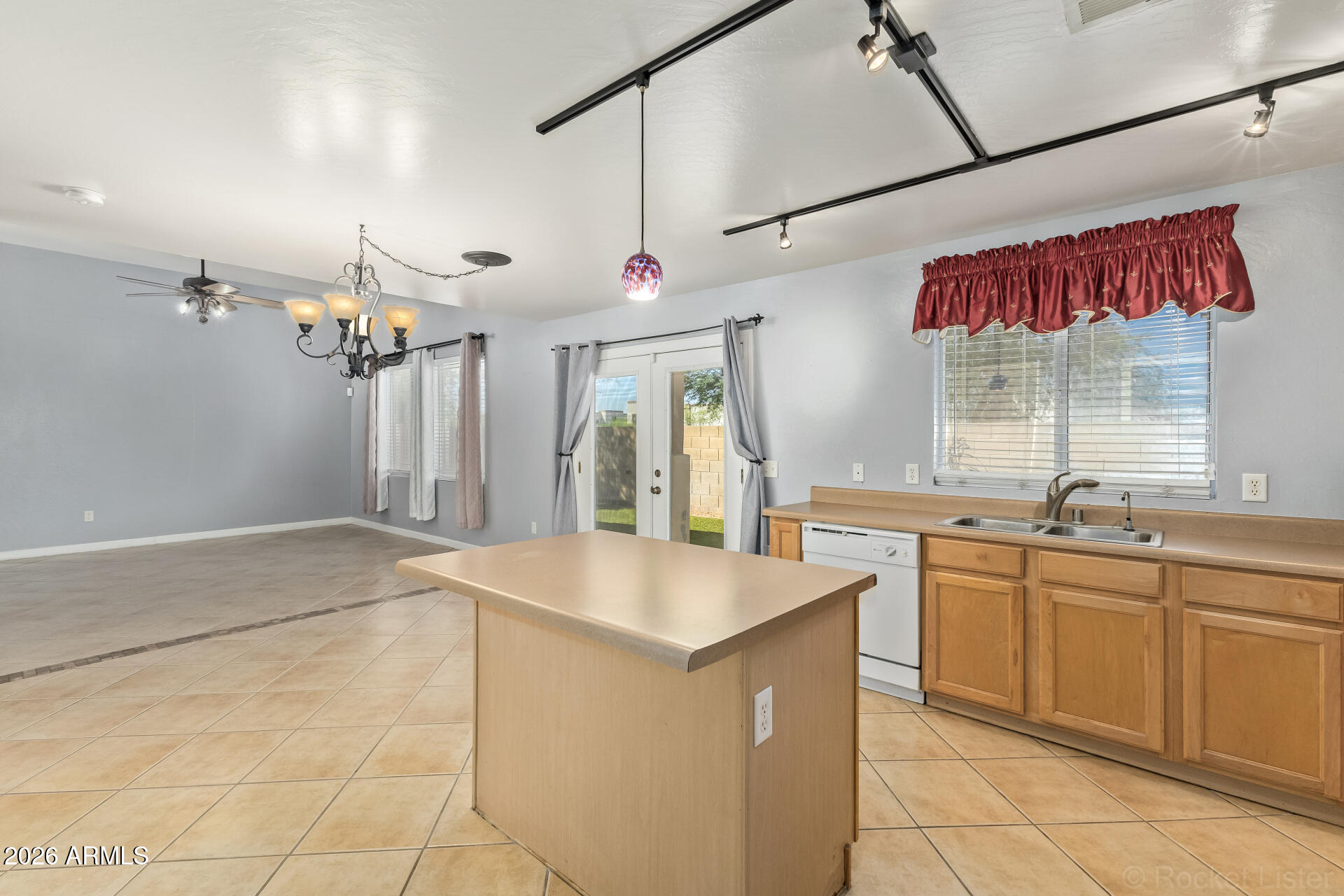 602 E COLT Court