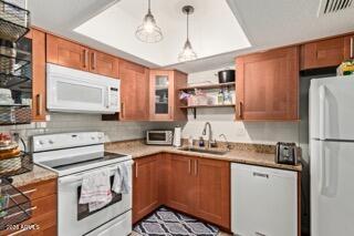 115 W 10TH Street
