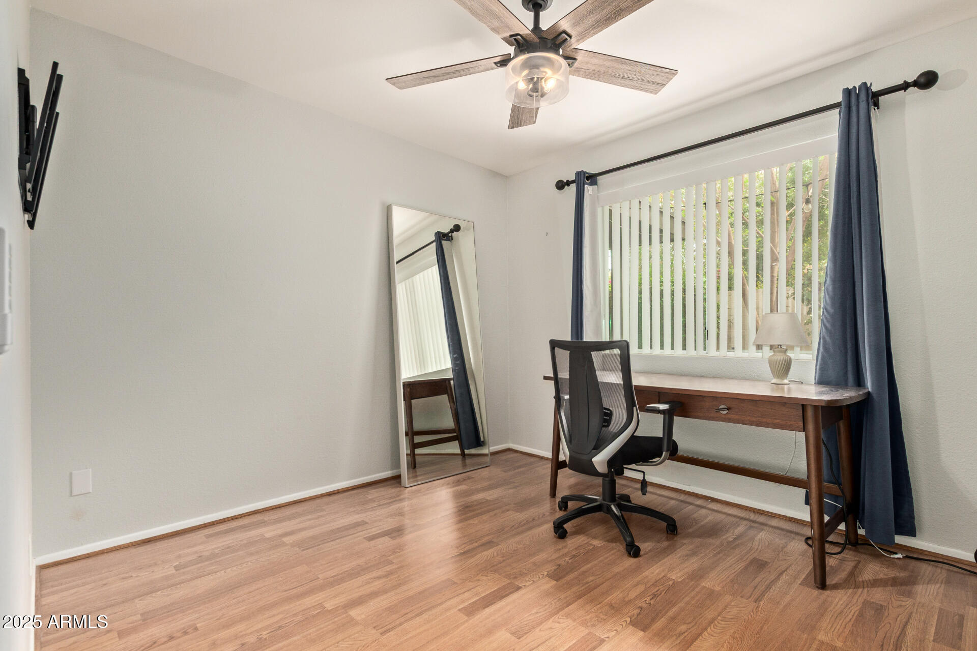 117 W 10TH Street
