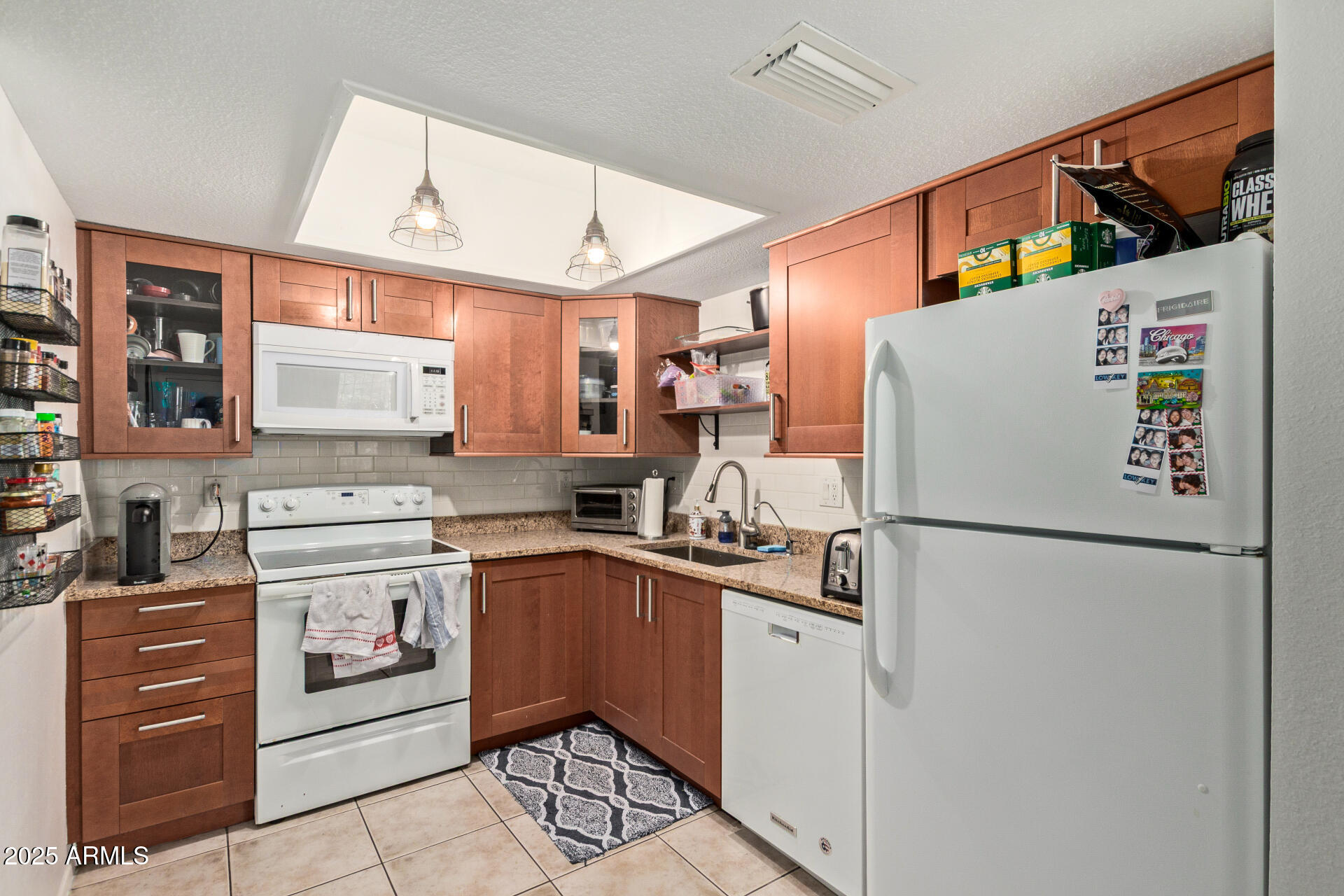 117 W 10TH Street
