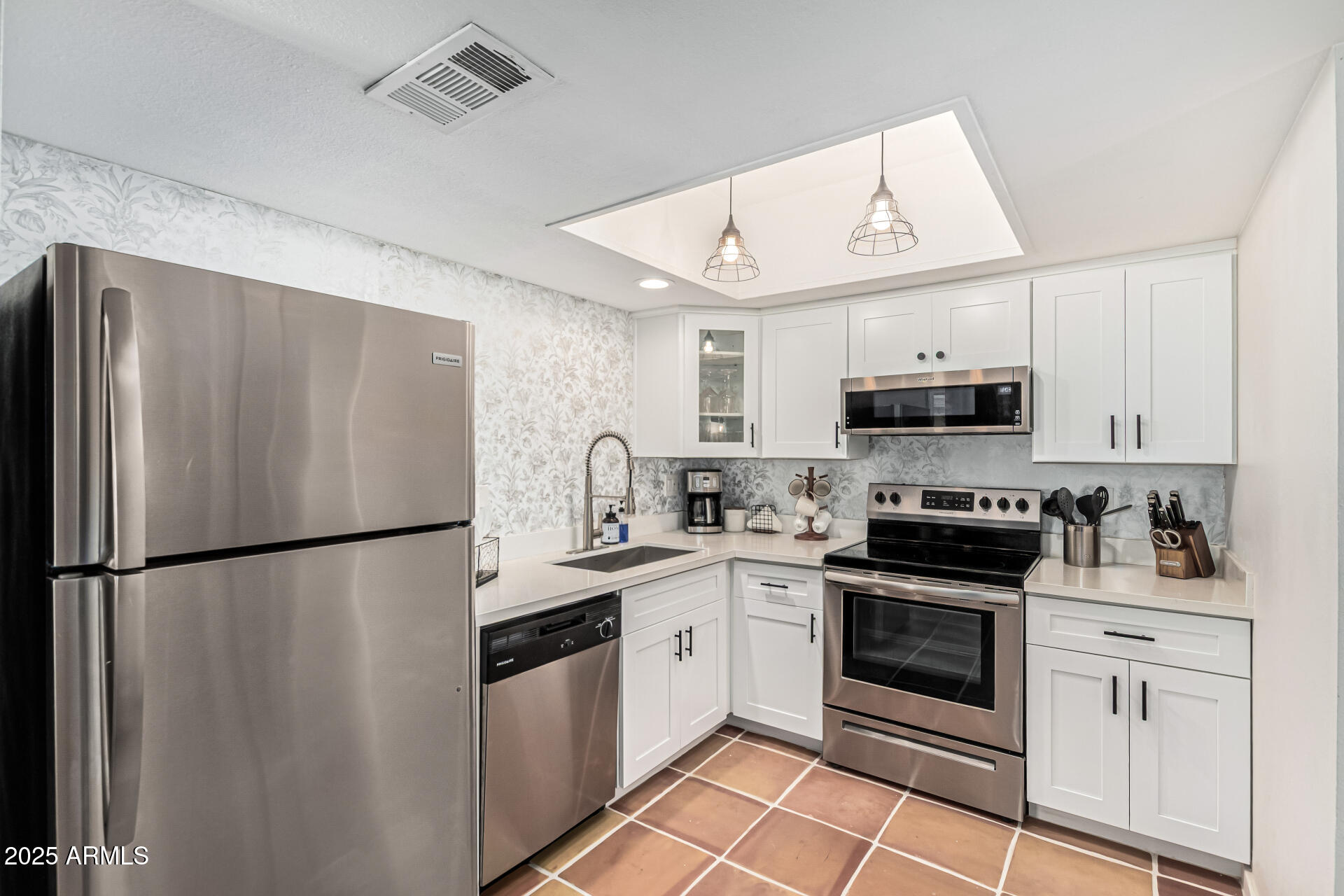 117 W 10TH Street