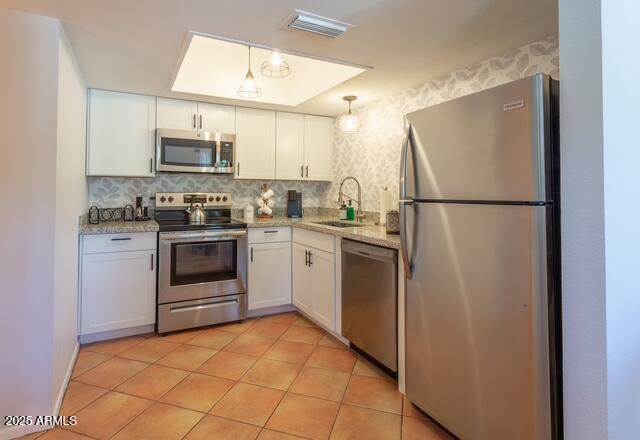117 W 10TH Street