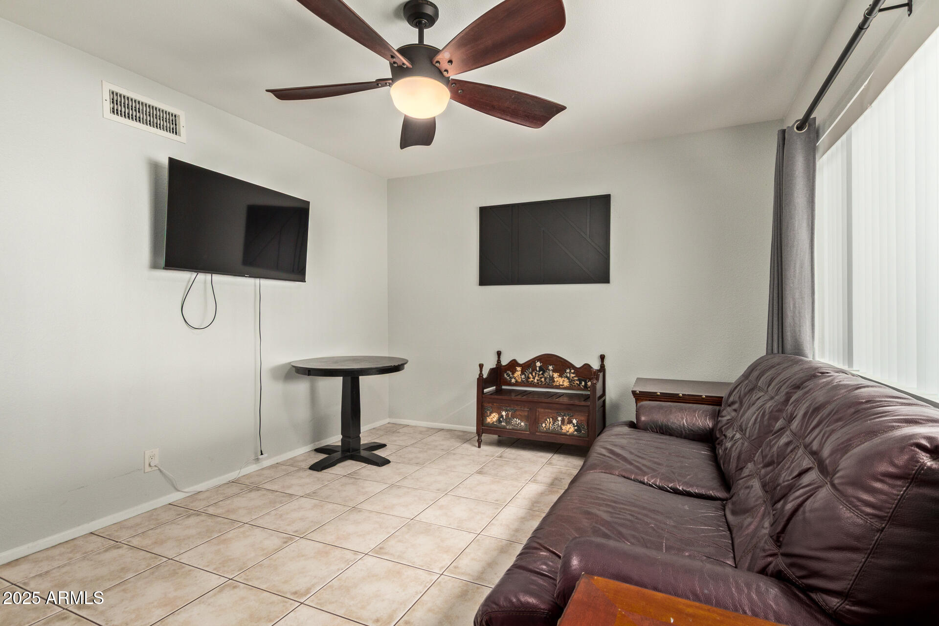 117 W 10TH Street