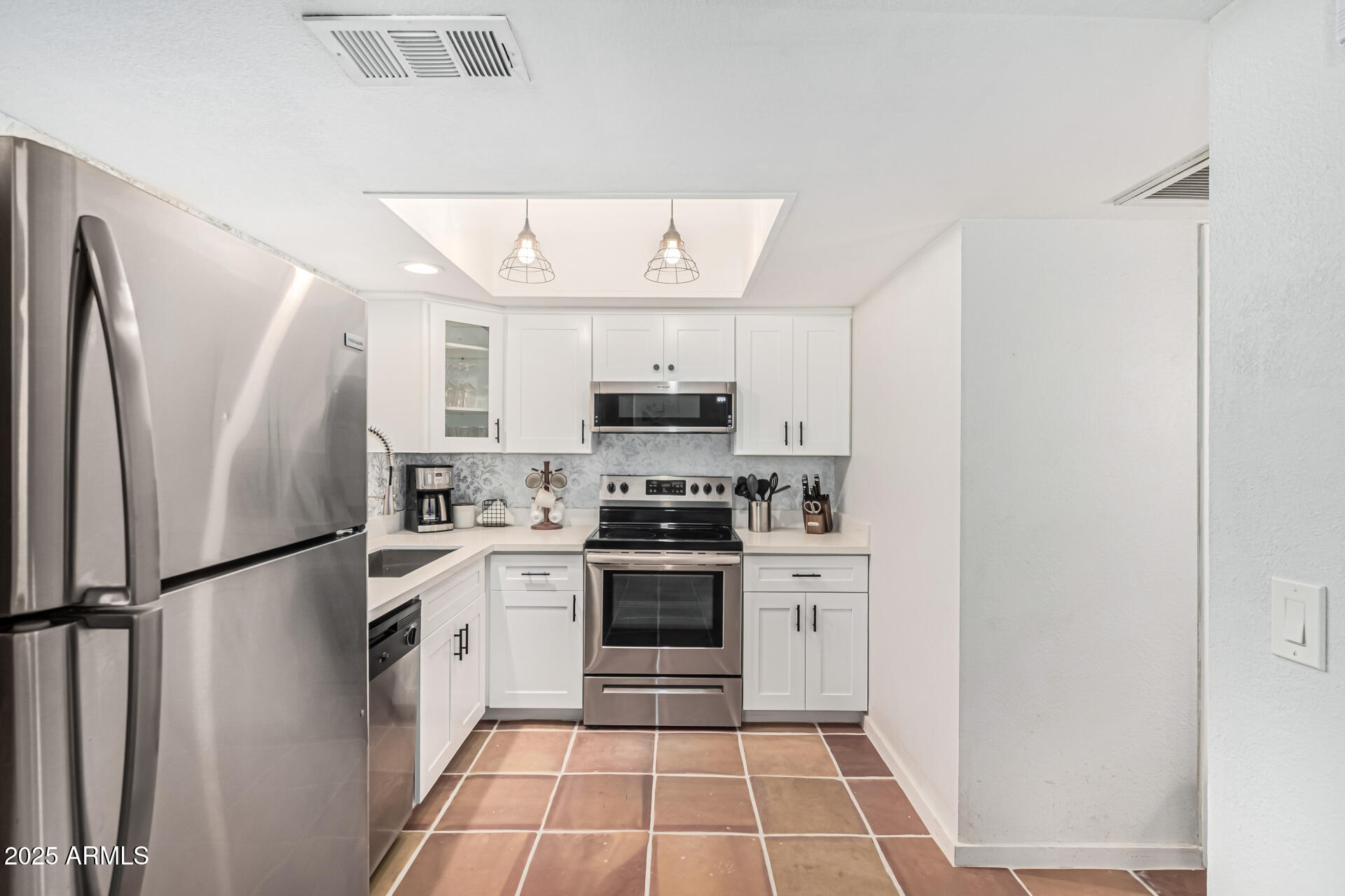 117 W 10TH Street