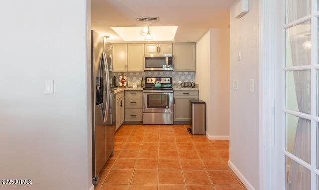 117 W 10TH Street