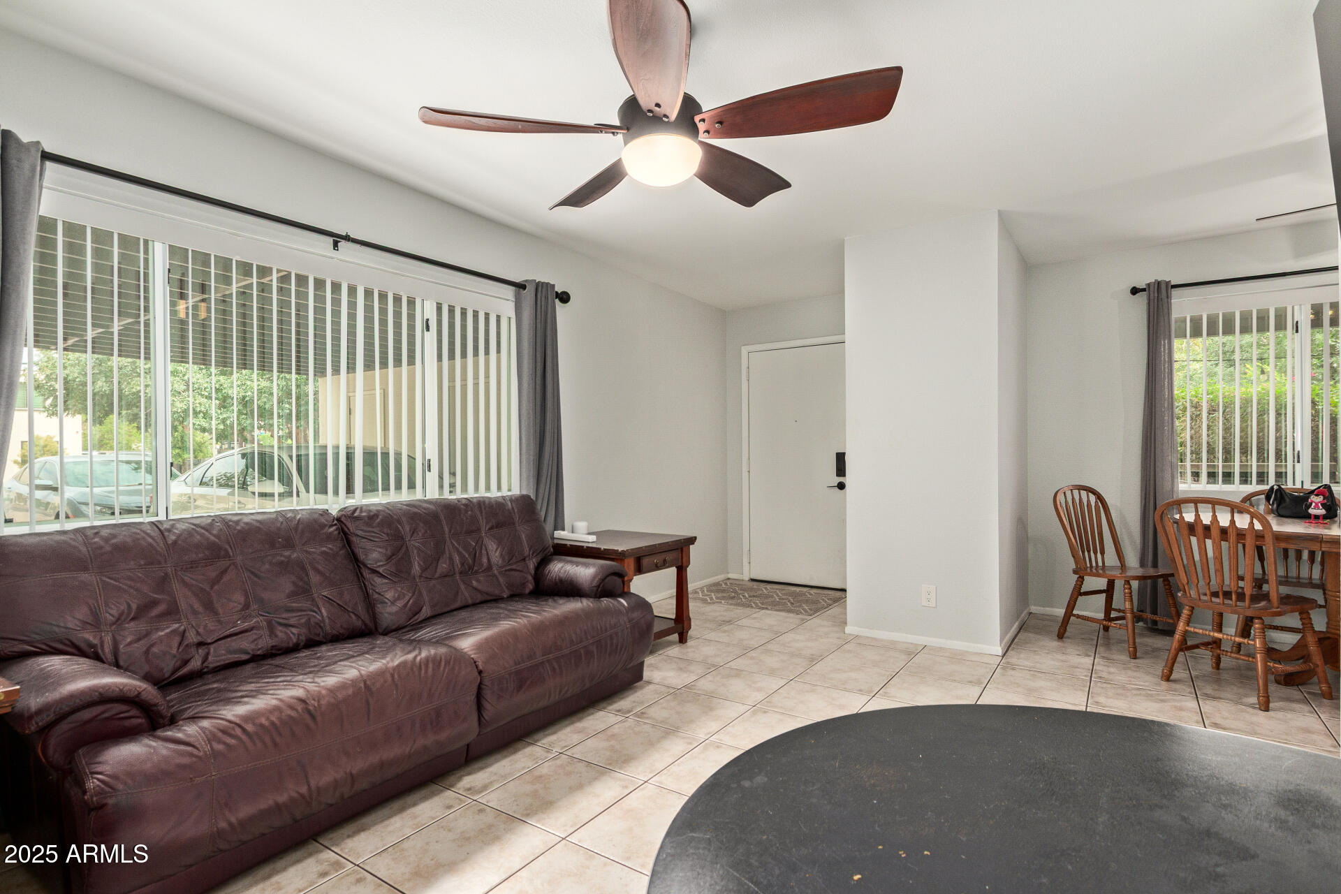 117 W 10TH Street